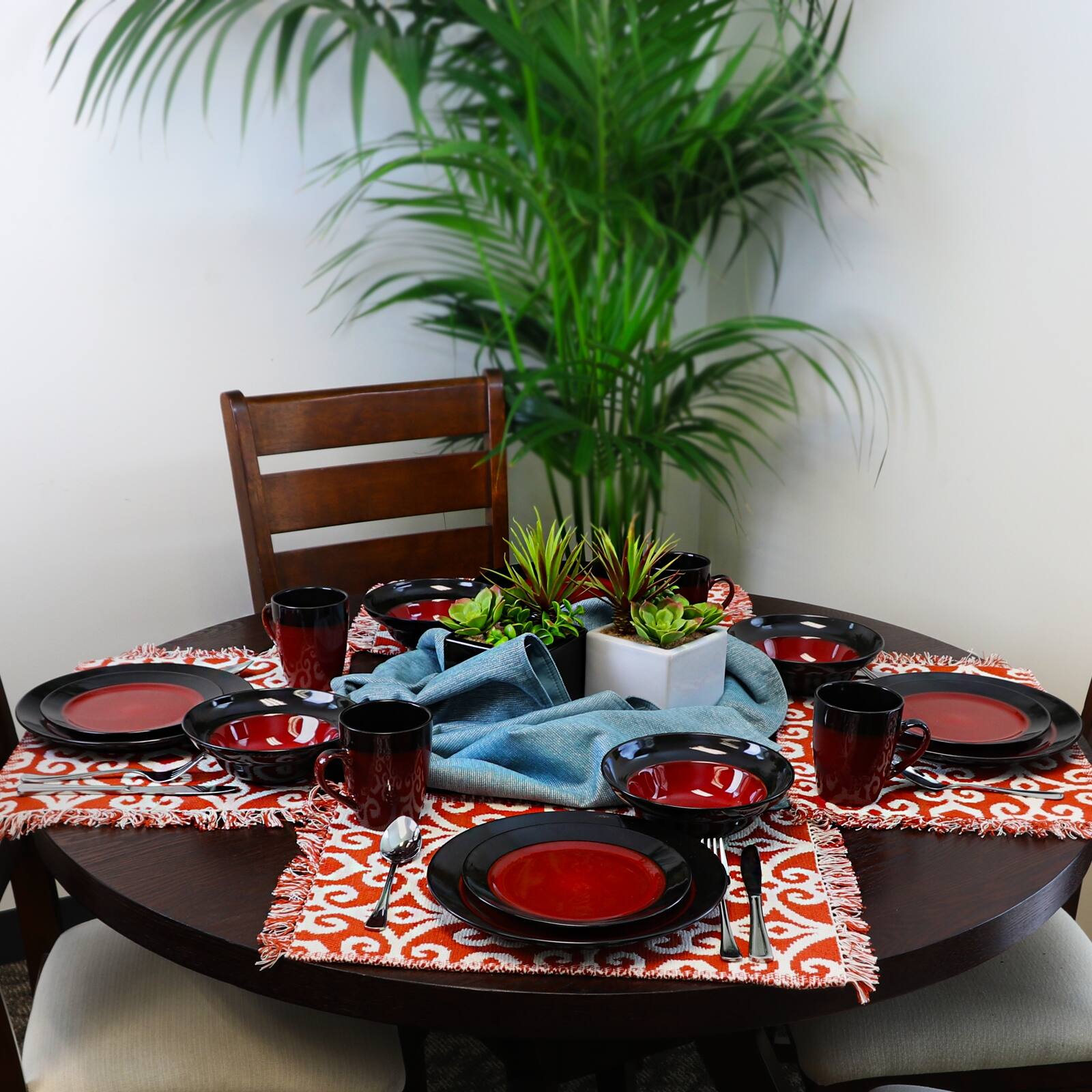 Alt View 3. Elama - Elama's Tanizia 16 Piece High Gloss Dinnerware Set - Red and Black.