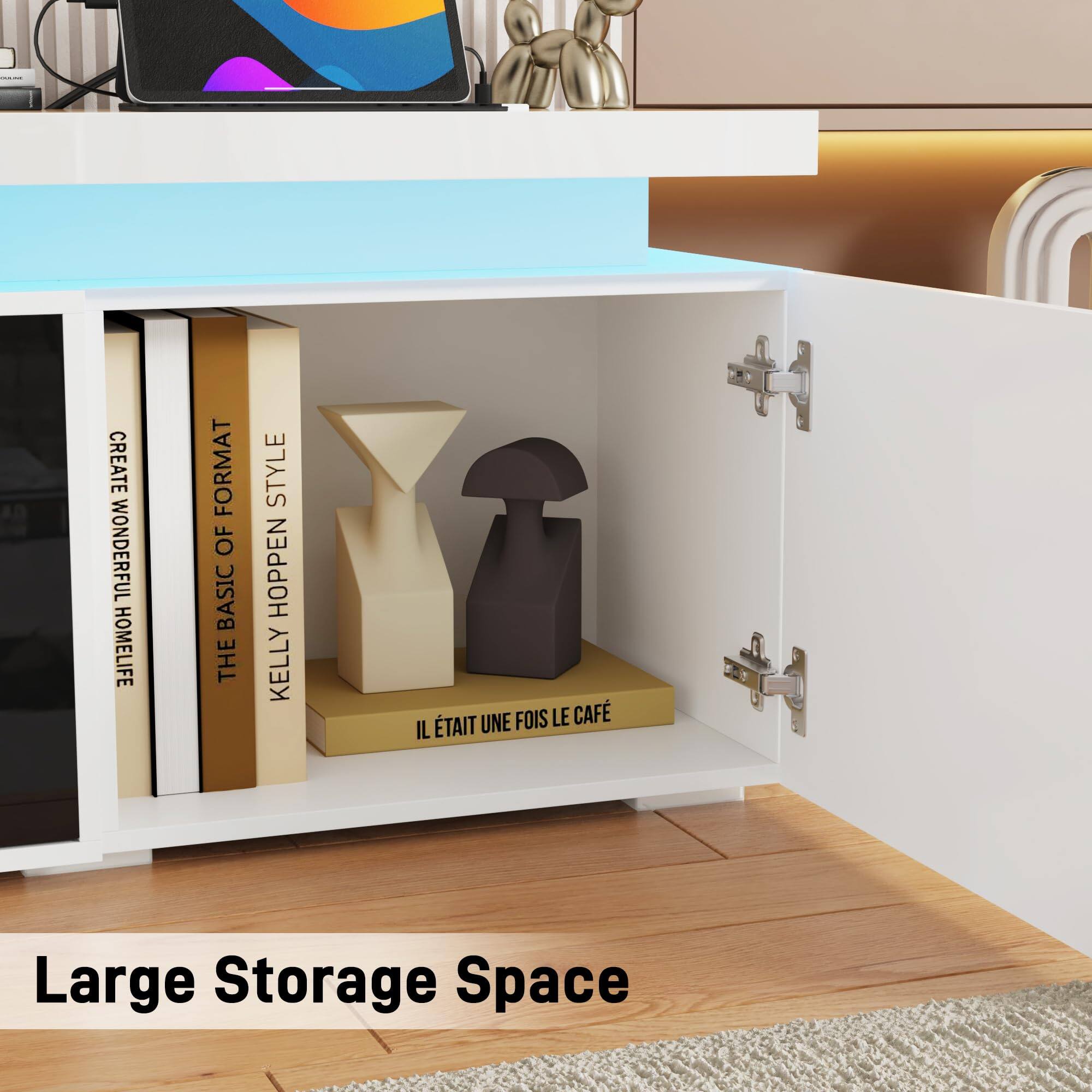 CREATE WONDERFUL HOMELIFE  
THE BASIC FORMAT OF BASIC STYLE  
KELLY HOPPEN  
IL ÉTAIT UNE FOIS LE CAFÉ  

Large Storage Space