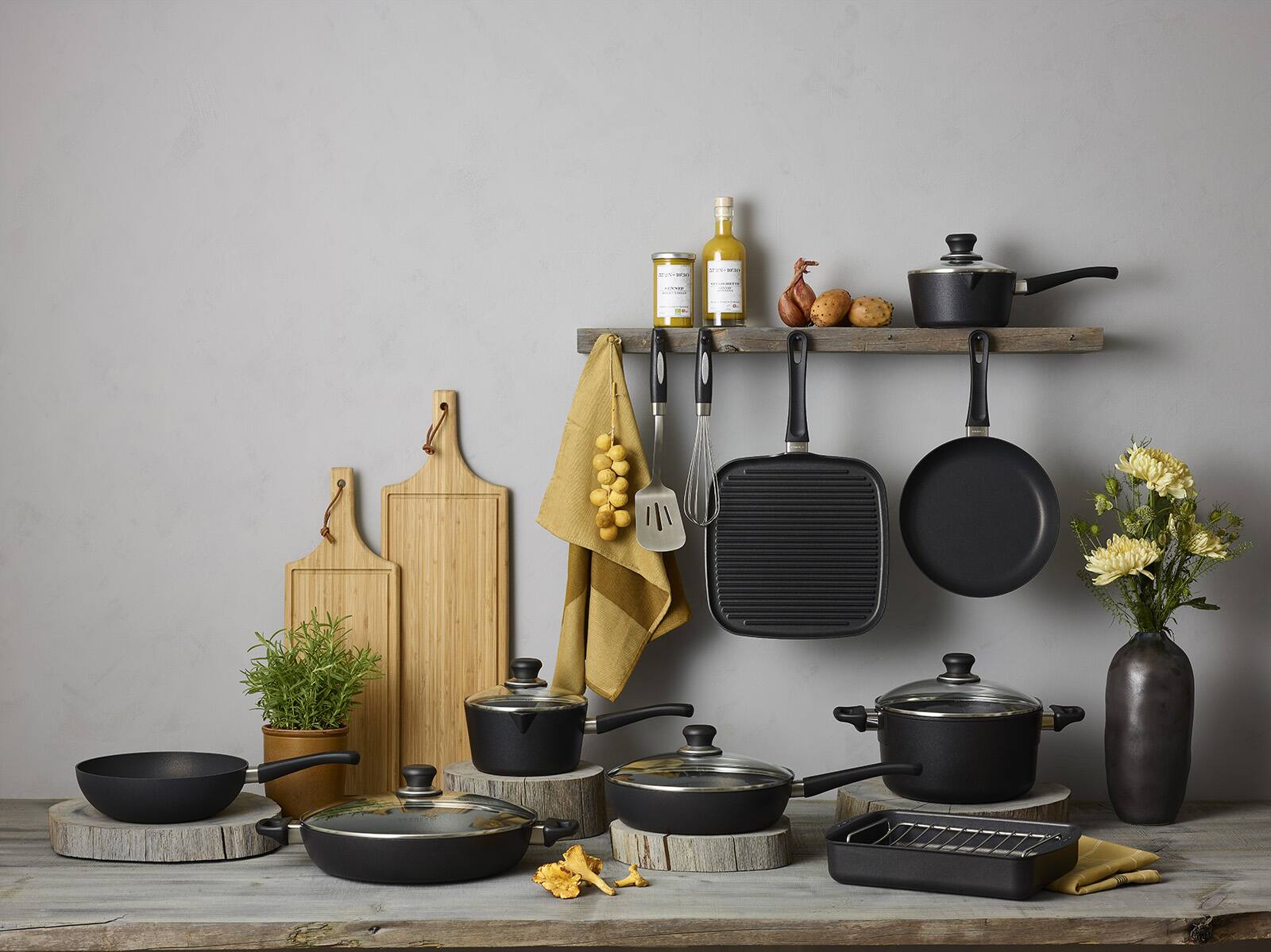 Alt View 4. Scanpan - Classic 12.5 Inch Wok - Black.