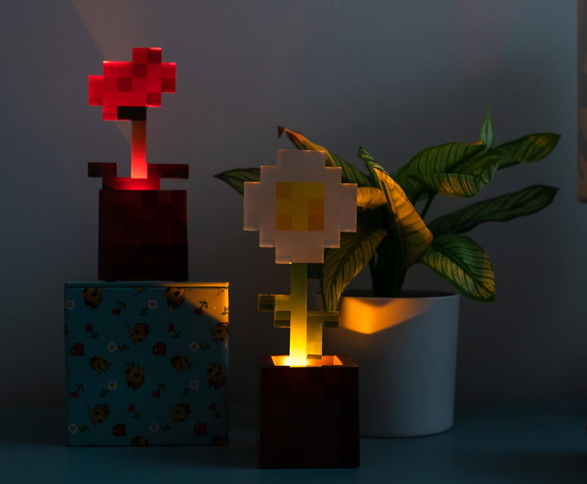 Alt View 3. Ukonic - Minecraft Daisy and Poppy Flower Pot Mood Lights | Set of 2 - Brown.