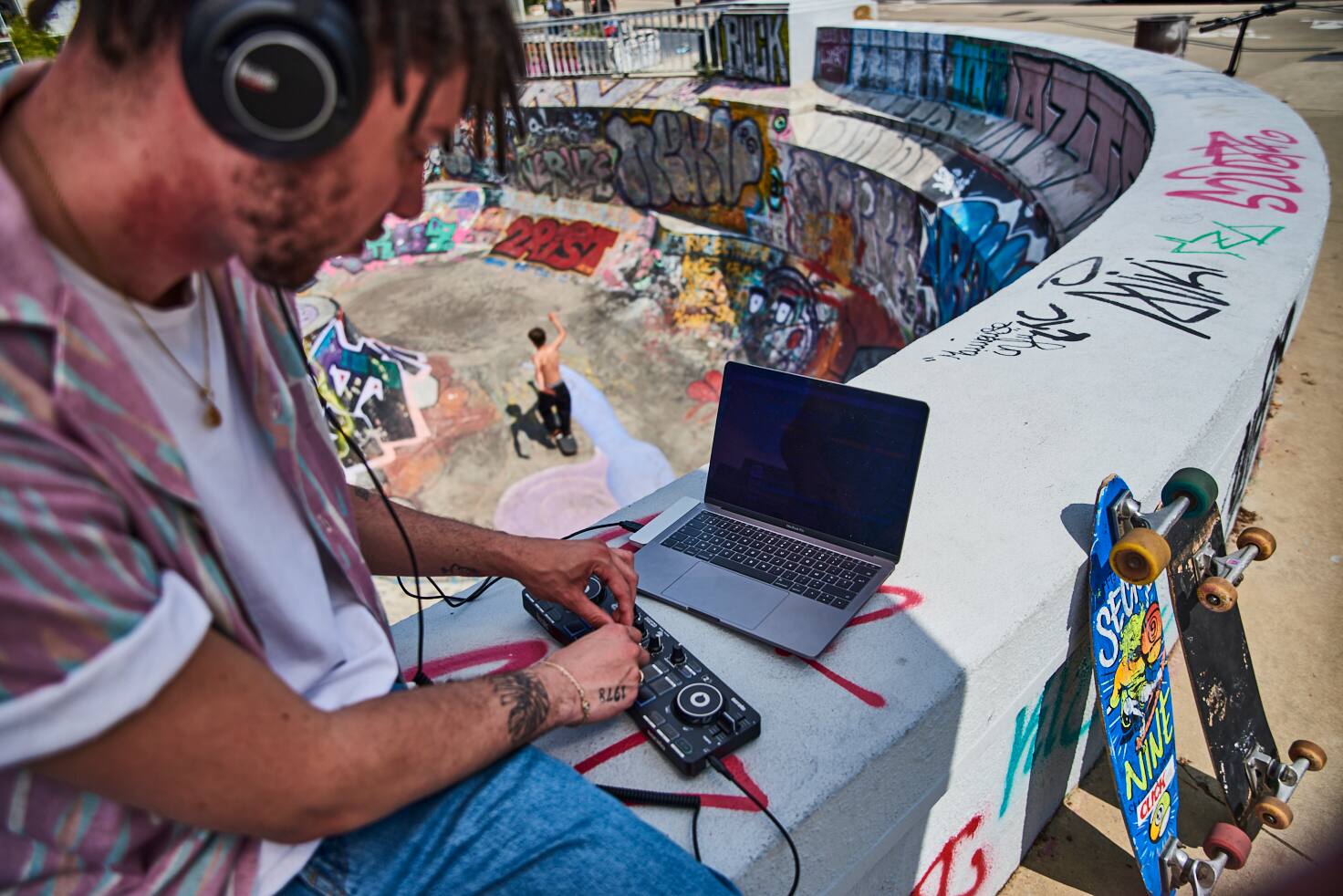 Alt View 17. Hercules - DJ Control Starlight - Black.