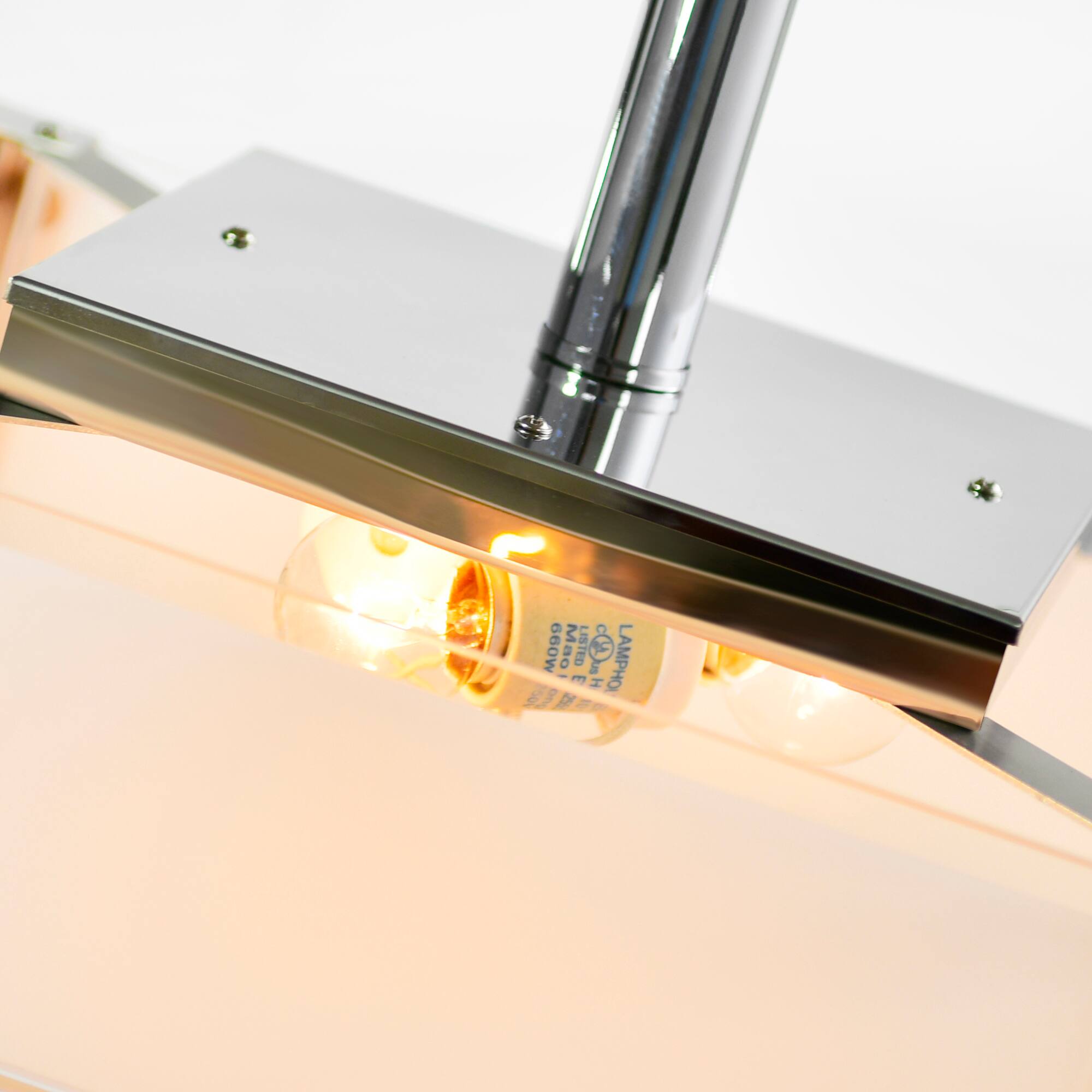 M 660W  
MADE IN CHINA  
LAMPHO  
E27  
HID