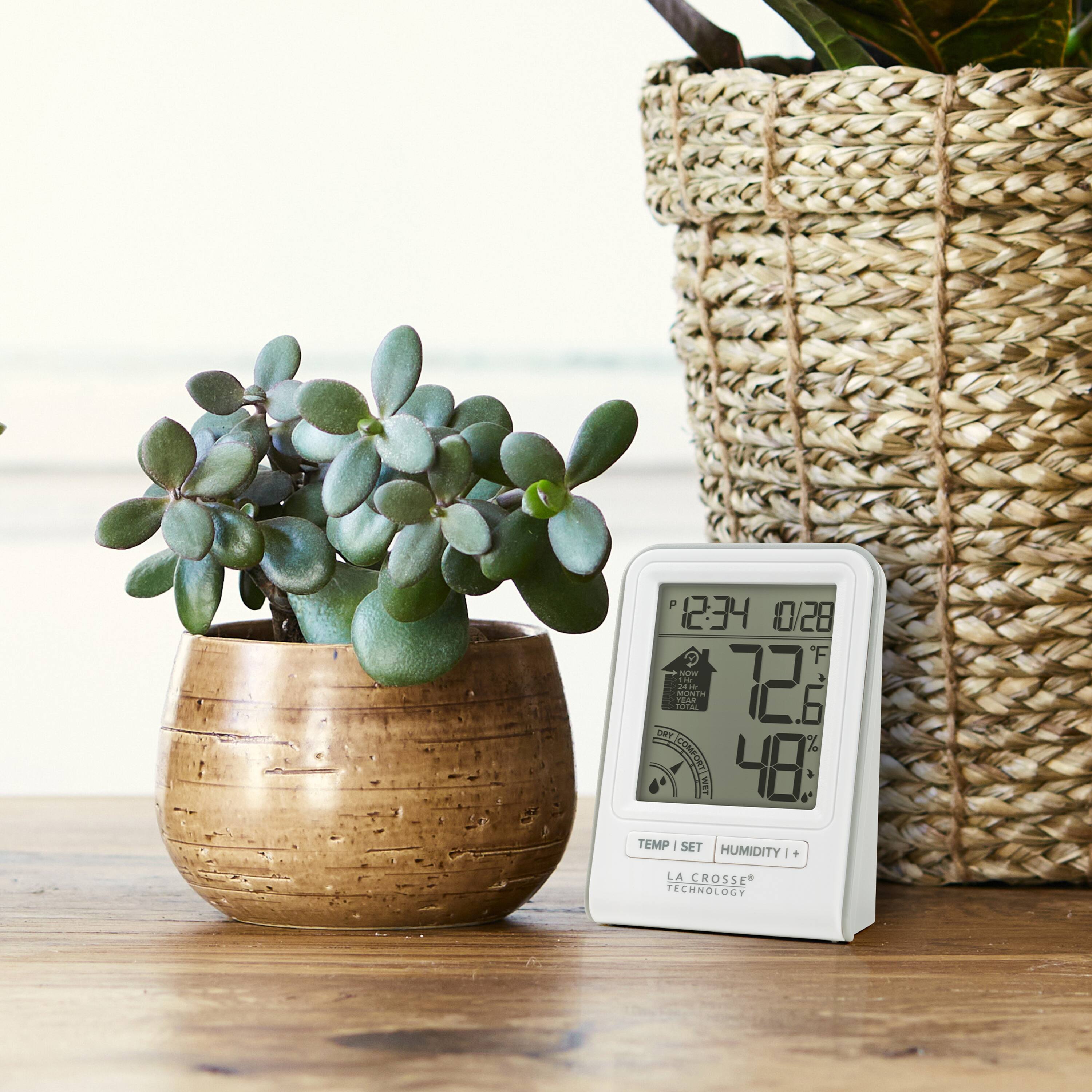 P 1234 10/28 9 F Yw TIN adE MONTH TOAR R 72°F 48% DET COMM % TOMPORT WET TEMP I SET HUMIDITY I + LA CROSSE TECHNOLOGY