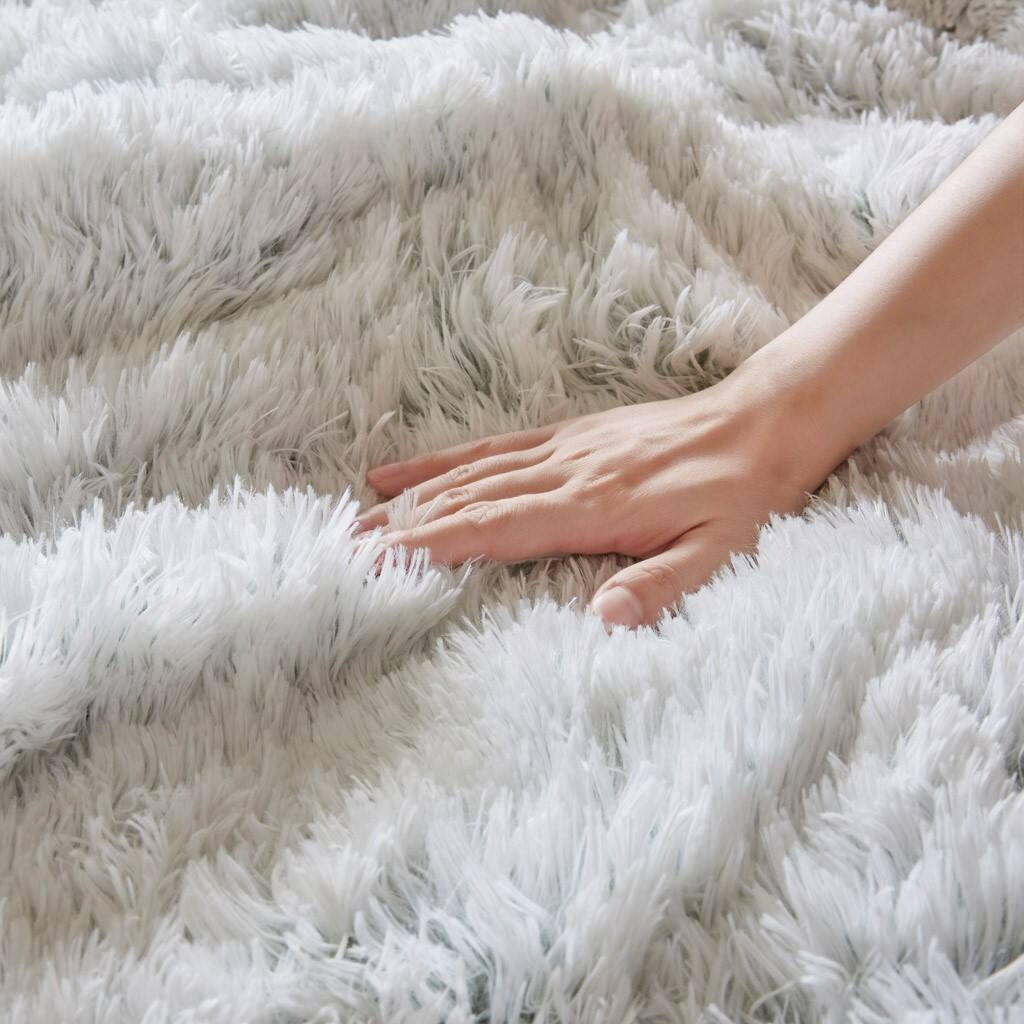 Alt View 4. Gracie Mills - Gracie Mills Susie Contemporary Shaggy Long Fur Comforter Set - Green/White.