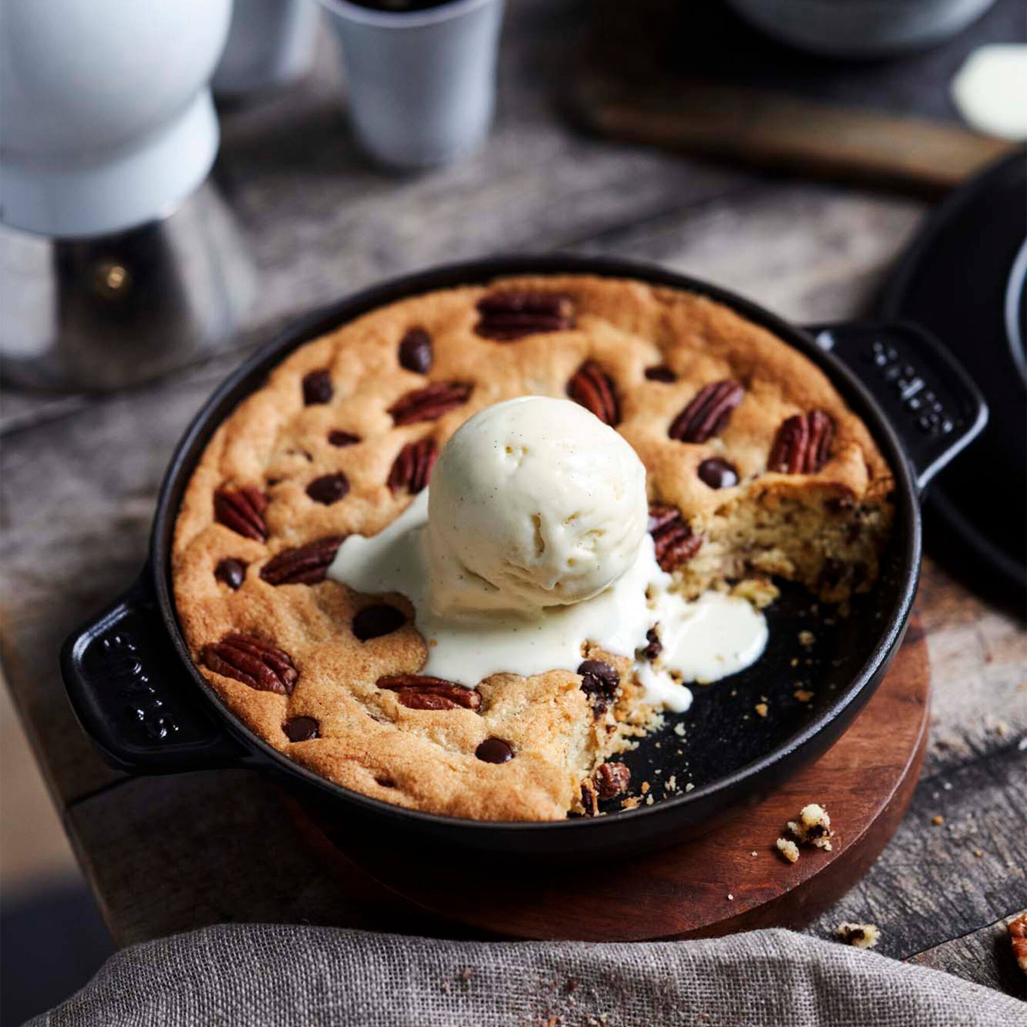 Alt View 2. Staub - Staub Cast Iron 7.9-inch Round Covered Baking Dish - Matte Black - Matte Black.