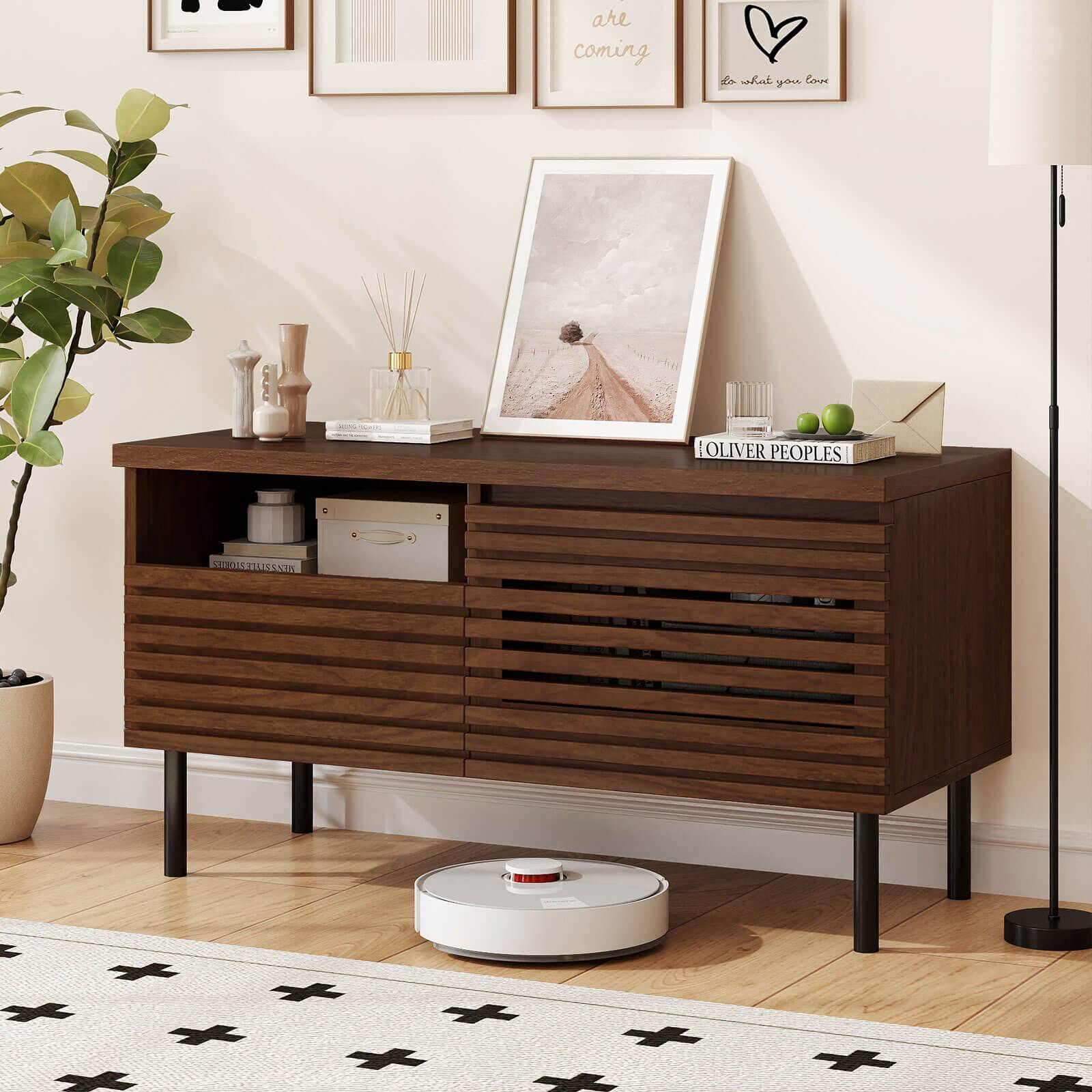 are coming  
do what you love  
OLIVER PEOPLES  
SC DE SEURENIE  
01810 4 5