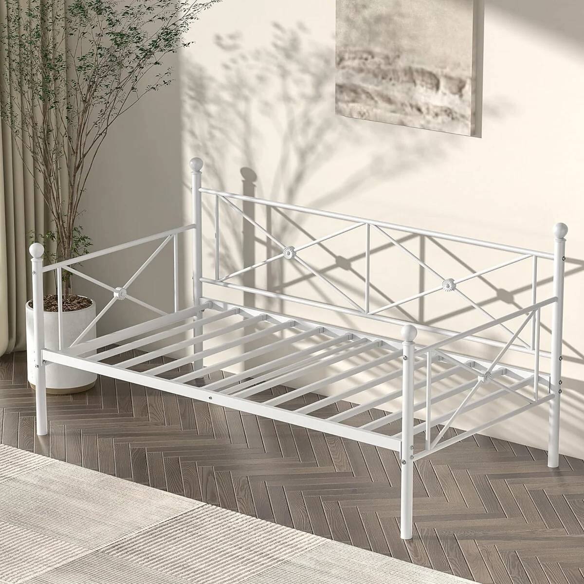 Left. Hivvago - Hivvago Twin size Heavy Duty Metal Daybed Frame - White.
