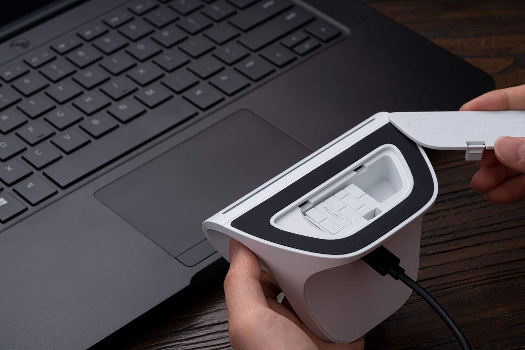 The text on the image reads: "I R O x 8 T E alt - - 0 . L 8 f 4 C Y I M H N G B V - . 8 f - 6 OTZOTAO OD ON 2SS0 Sne lt CUORREANG o CE CORTVE SPOAT Controlans n 101 n00 001 3BUDo."