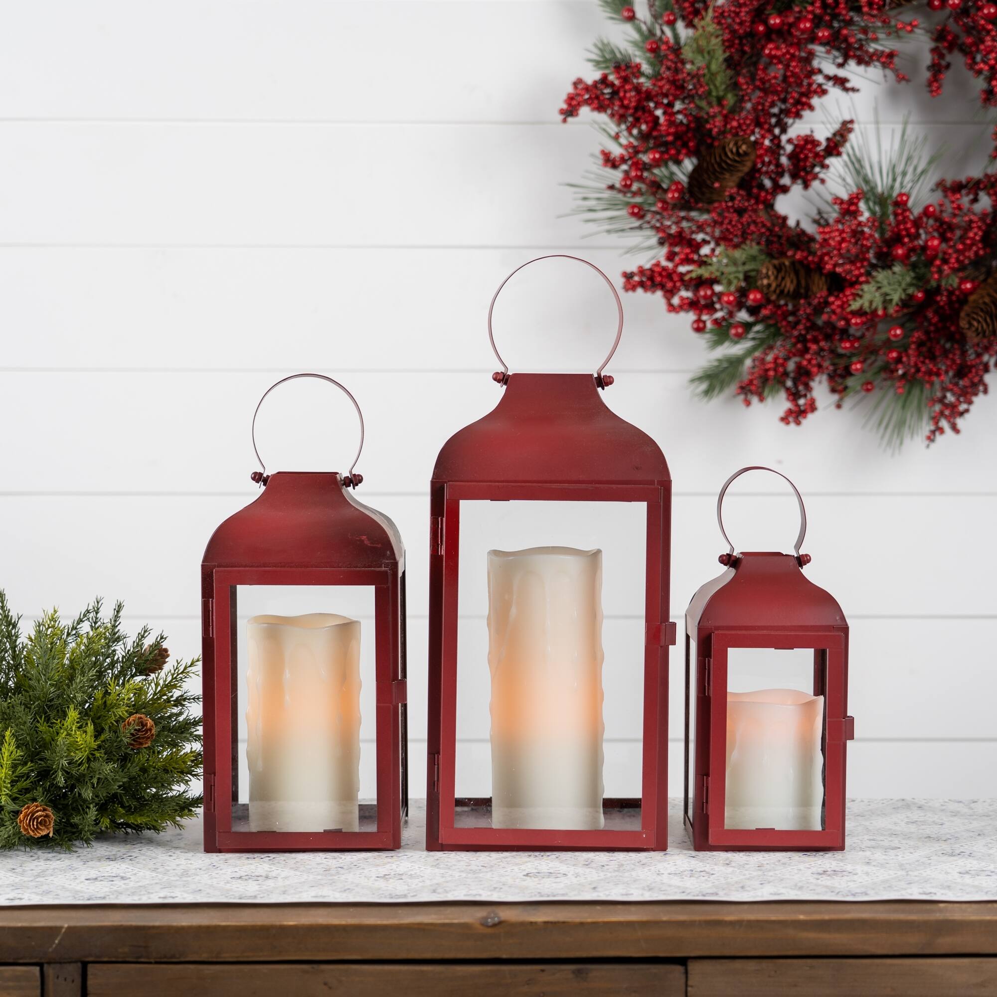 Angle. BreeBe - Modern Red Metal Lantern (Set of 3) - Red, Clear.