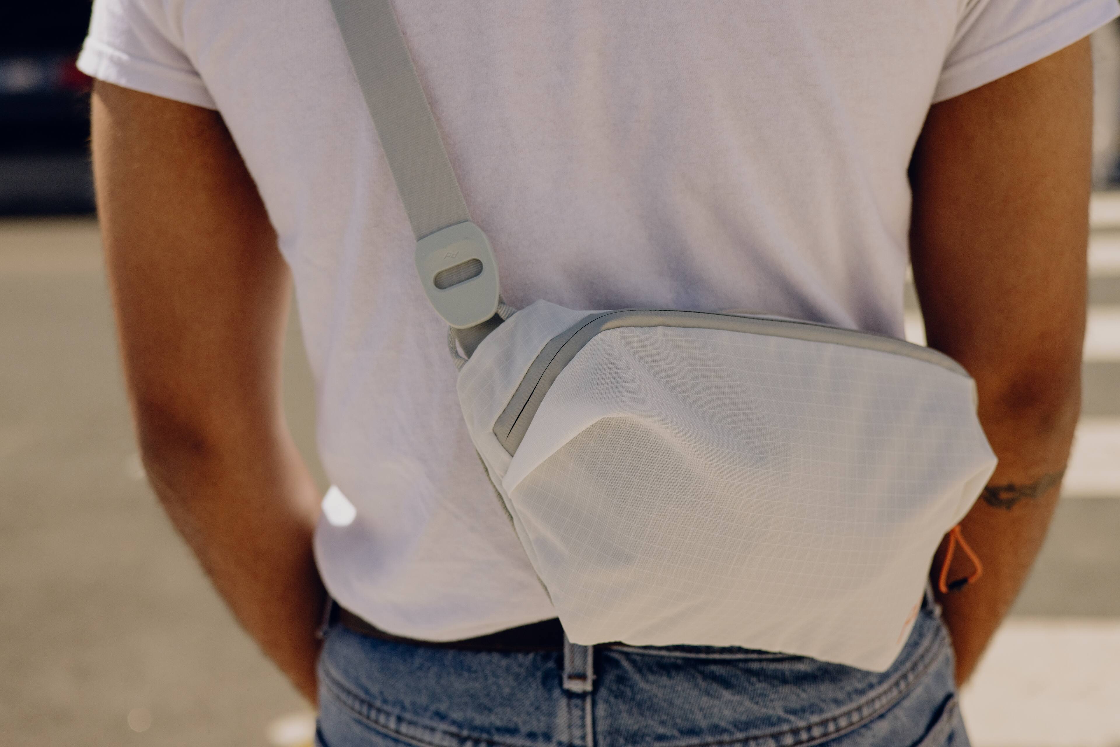 Alt View 18. Peak Design - Outdoor Sling 2L - Cloud.