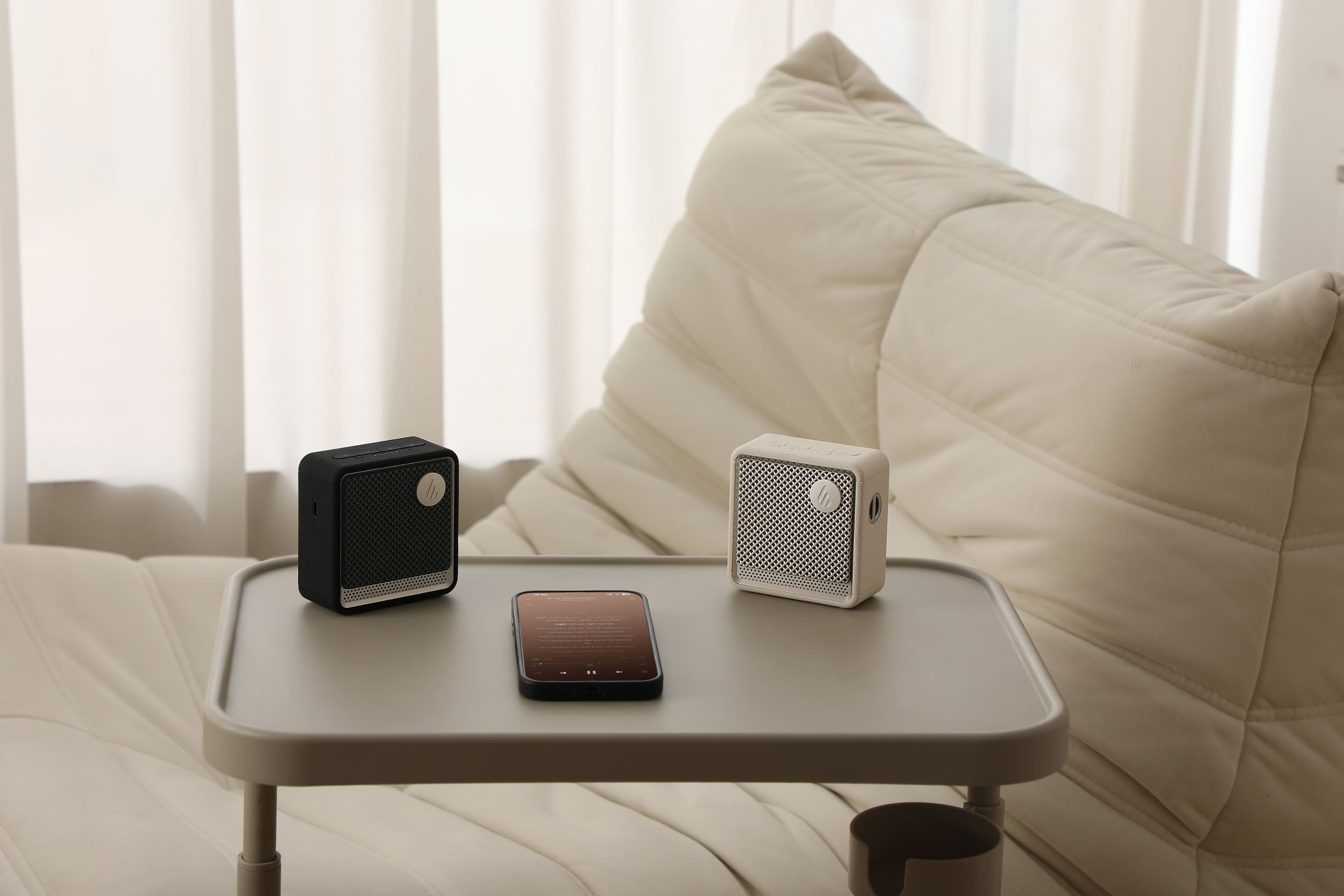 Alt View 7. Edifier - ES20 Portable Speaker - Black.
