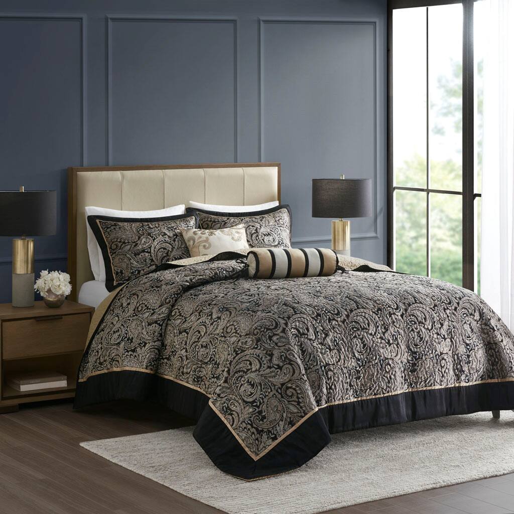 Alt View 1. Gracie Mills - Gracie Mills Thornton 5-Piece Reversible Jacquard Bedspread Set with Throw Pillows - Black.
