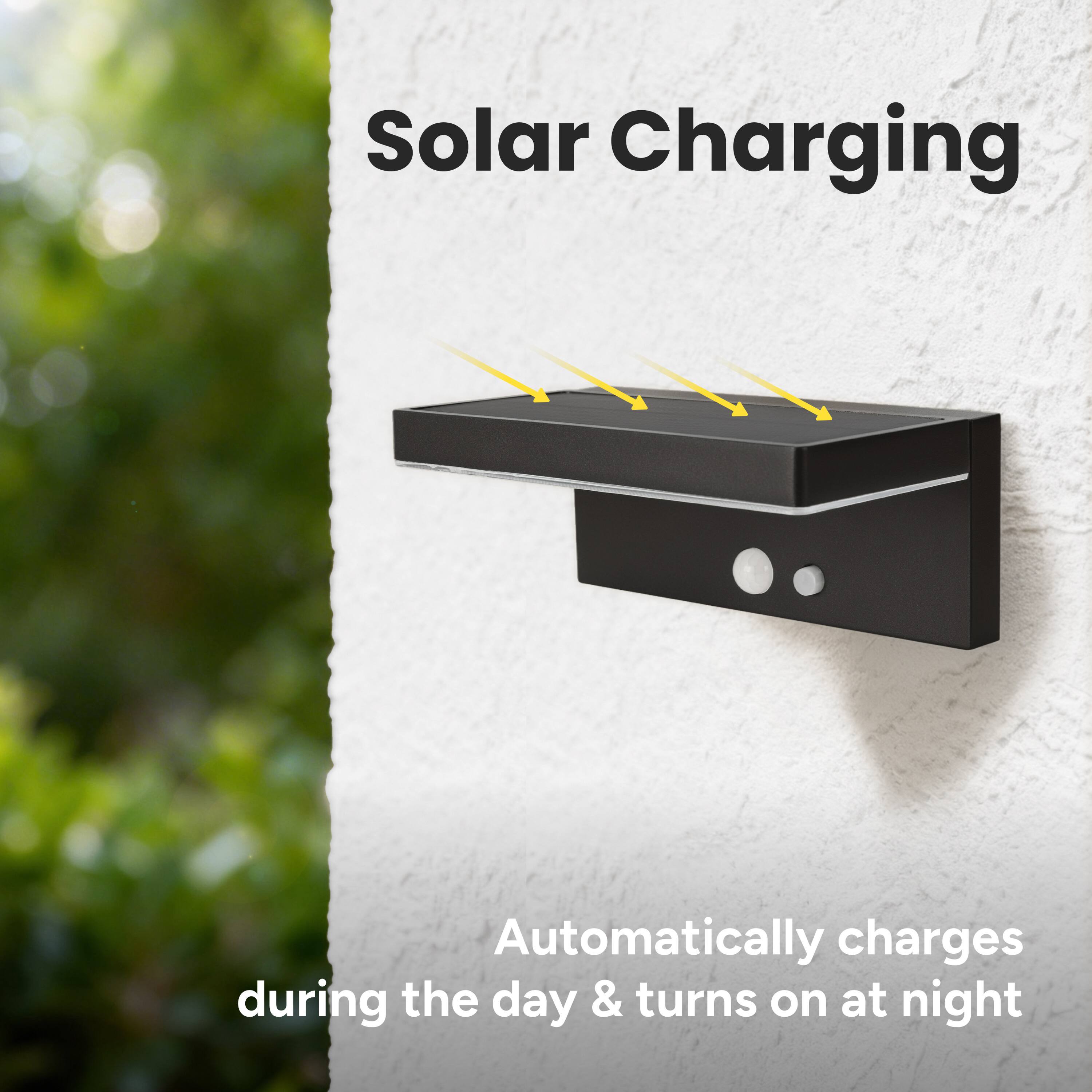 Solar Charging  
Automatically charges during the day & turns on at night