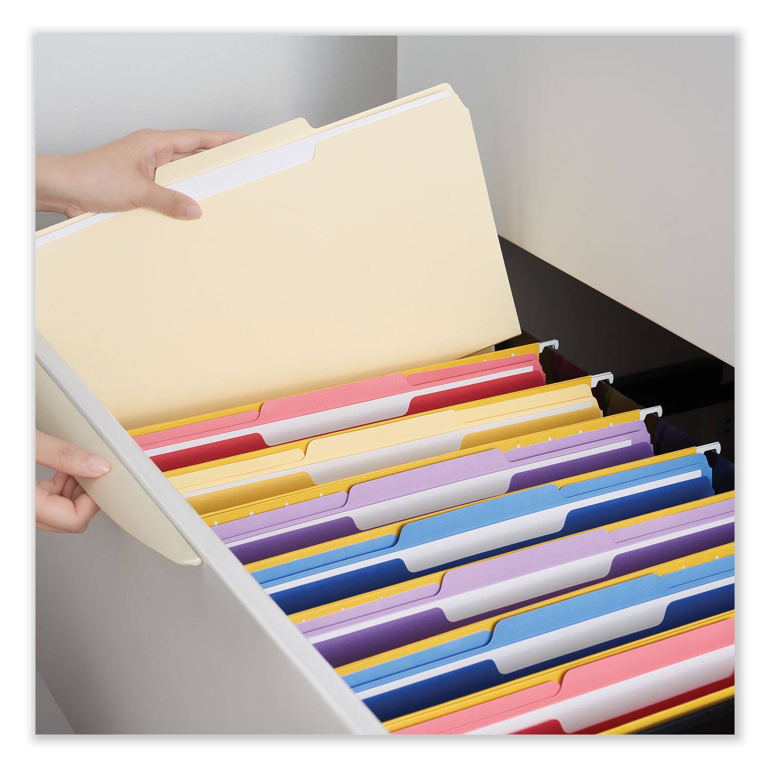 Angle. Universal - Top Tab File Folders, 1/5-Cut Tabs: Assorted, Letter Size, 0.75" Expansion, Manila, 100/Box.