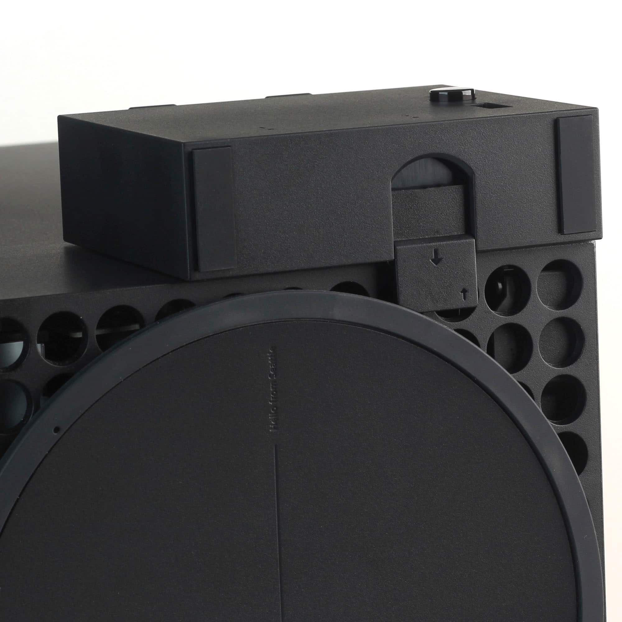 The text on the image reads "D 2008".