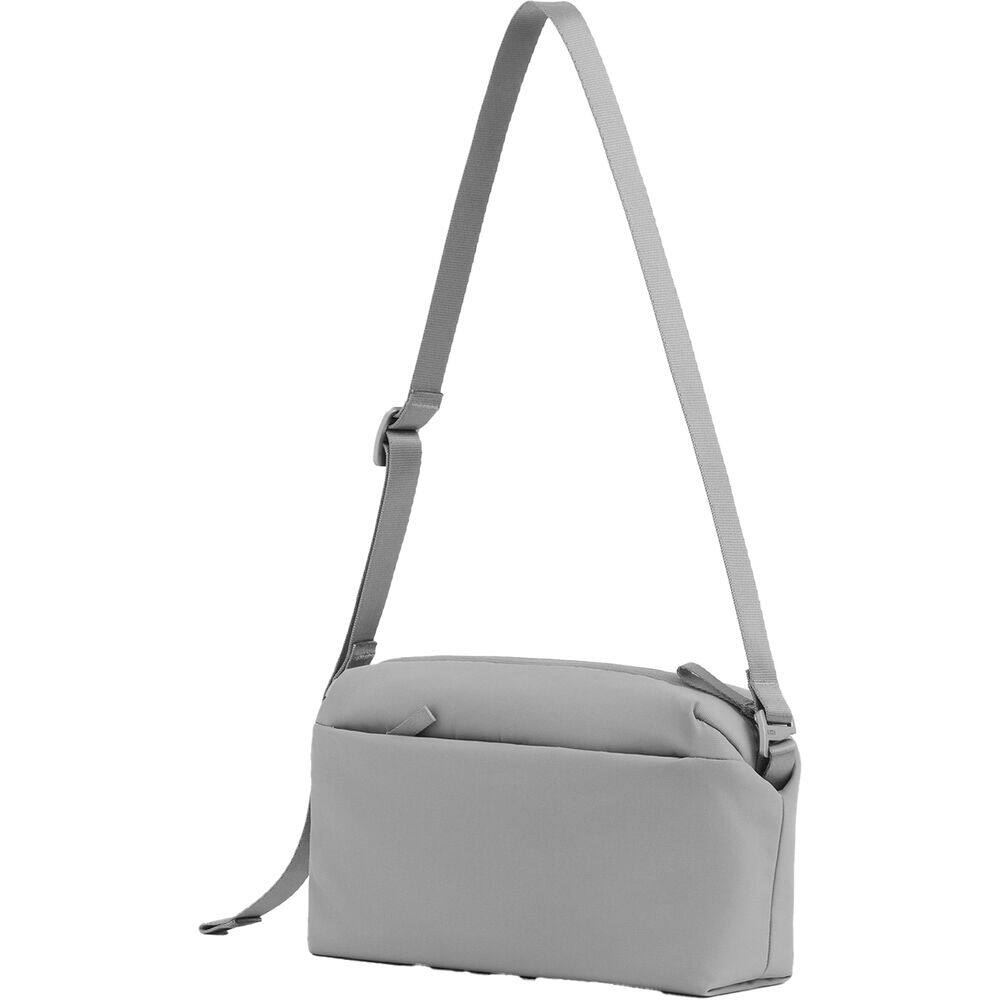 Angle. Urth - Urth Dolomite 5.1L Camera Sling (Stone).