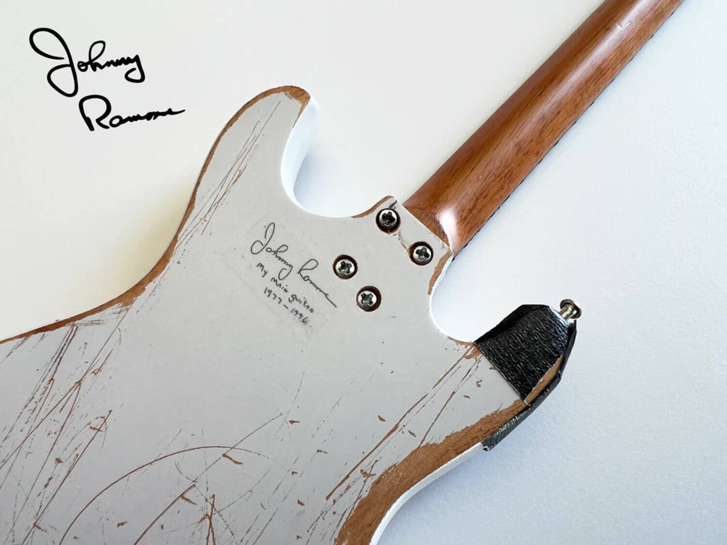 Johnny Ramone

Johnny Ramone  
my MAIN guitar  
1977-1976
