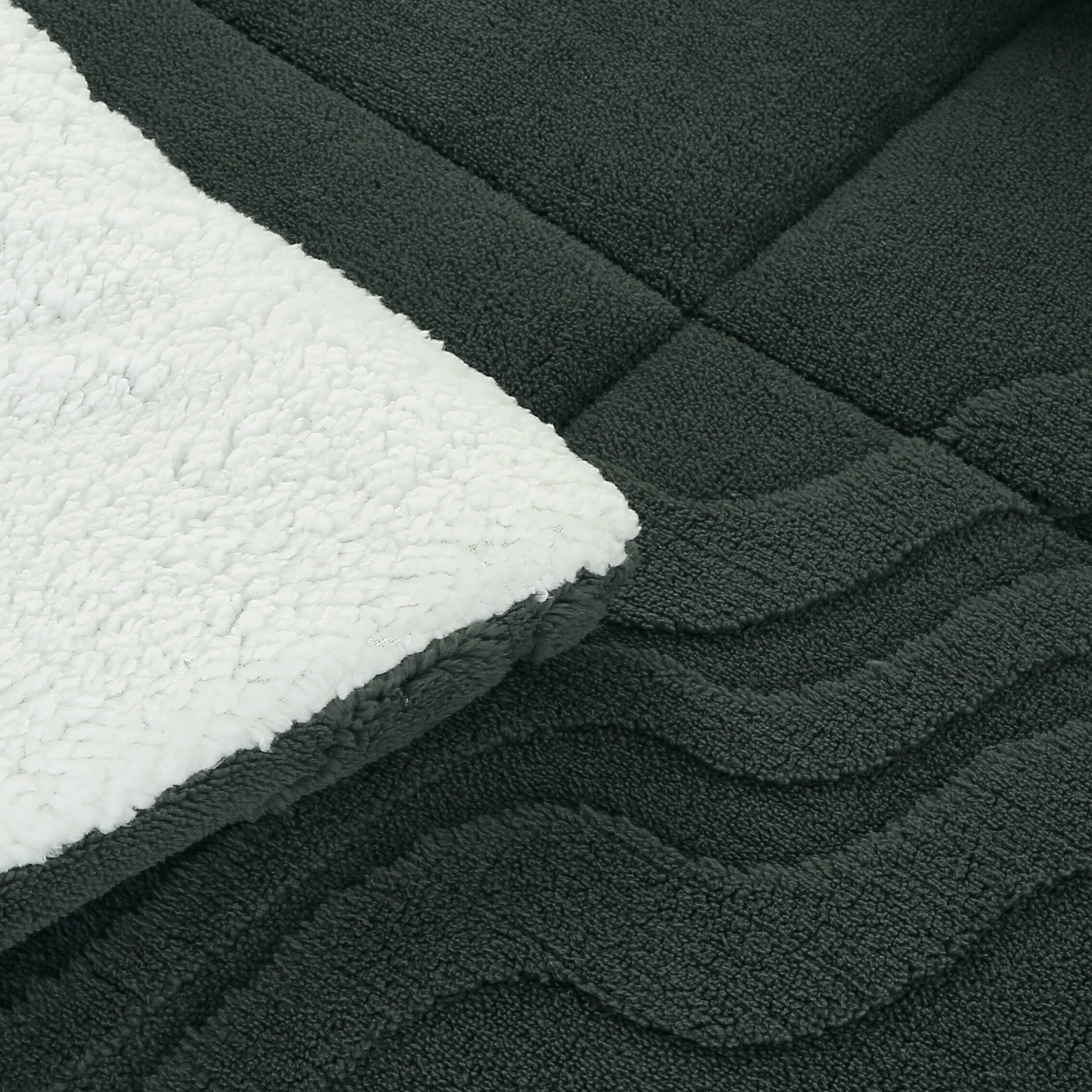 Back. MarCielo - Marcielo 3 PCS Wave Jacquard Soft Plush Comforter Set - Forest Green.