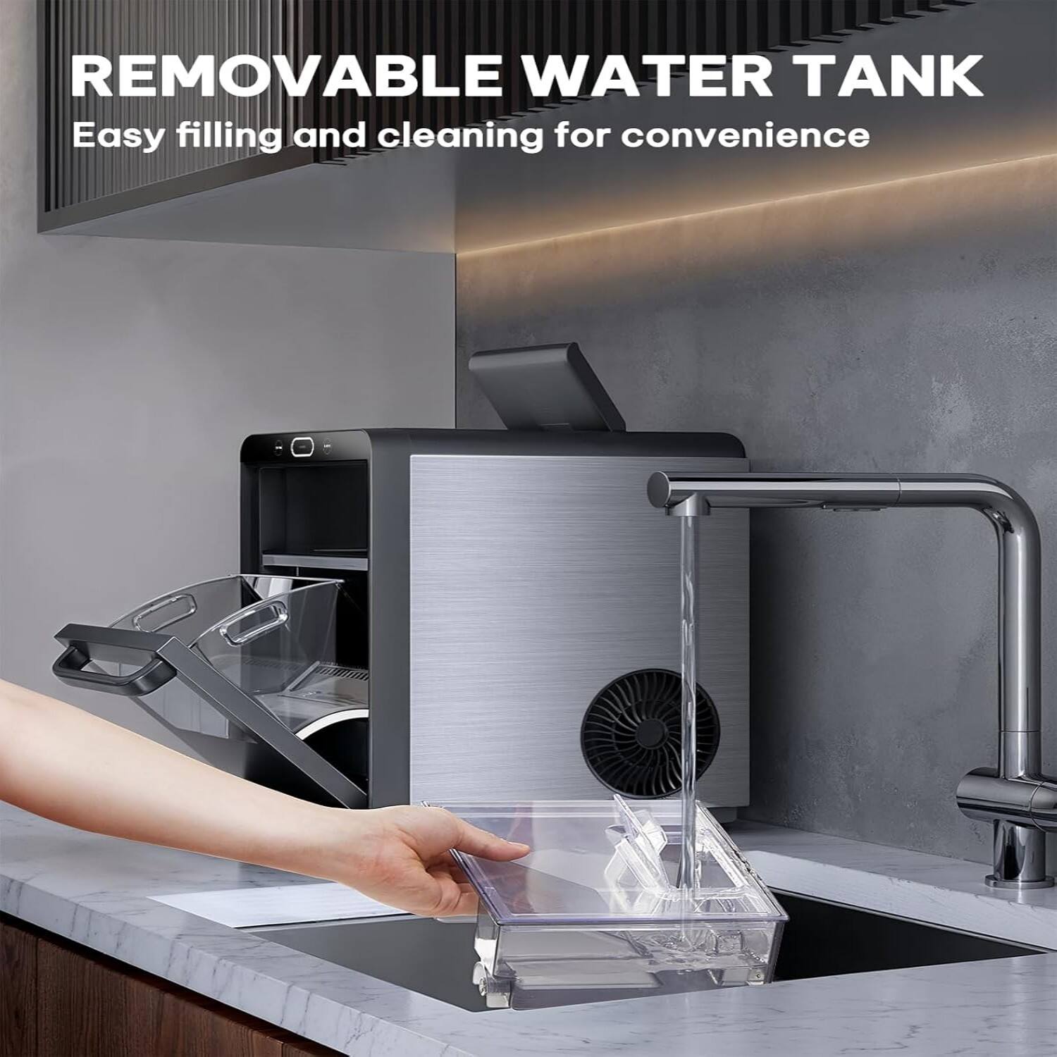 REMOVABLE WATER TANK  
Easy filling and cleaning for convenience