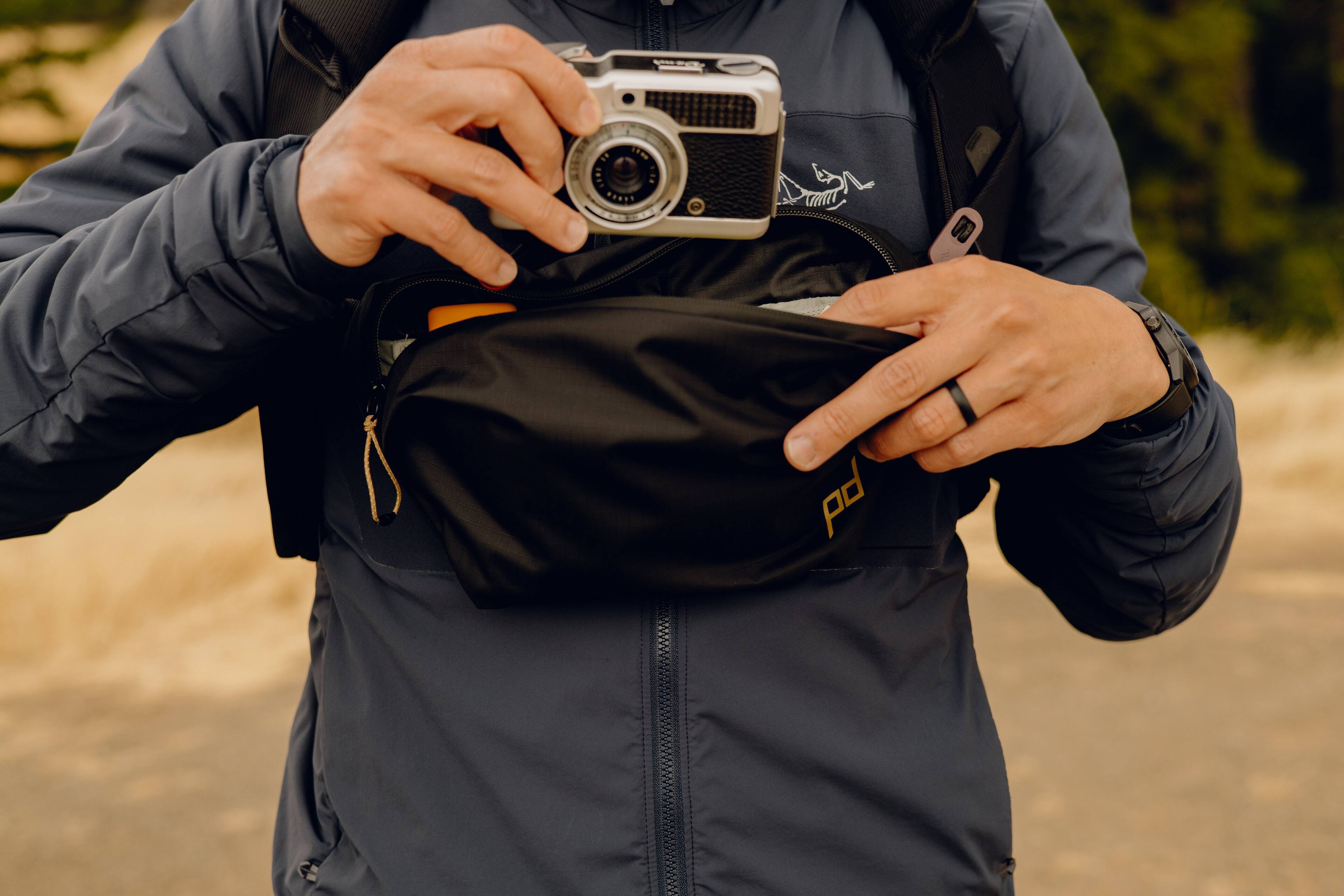 Alt View 17. Peak Design - Outdoor Sling 2L - Eclipse.