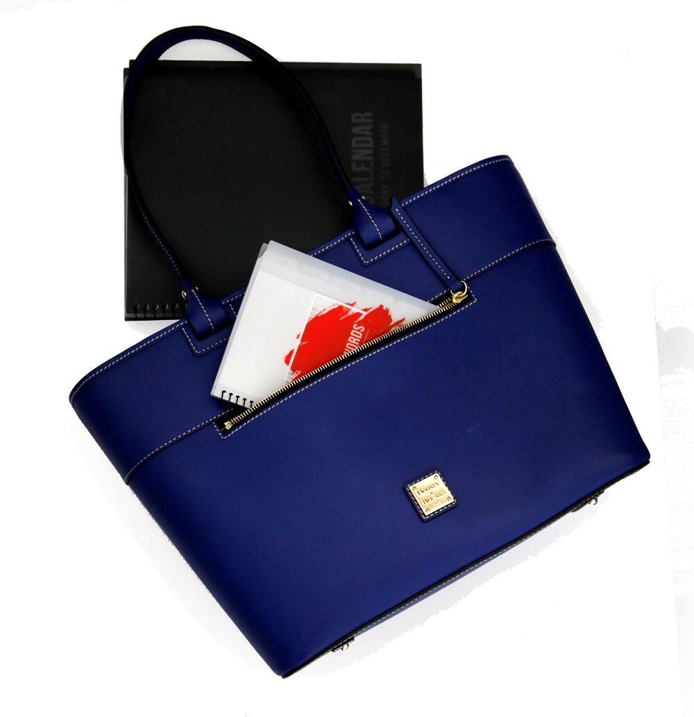 The text on the image is "ALENDAR".