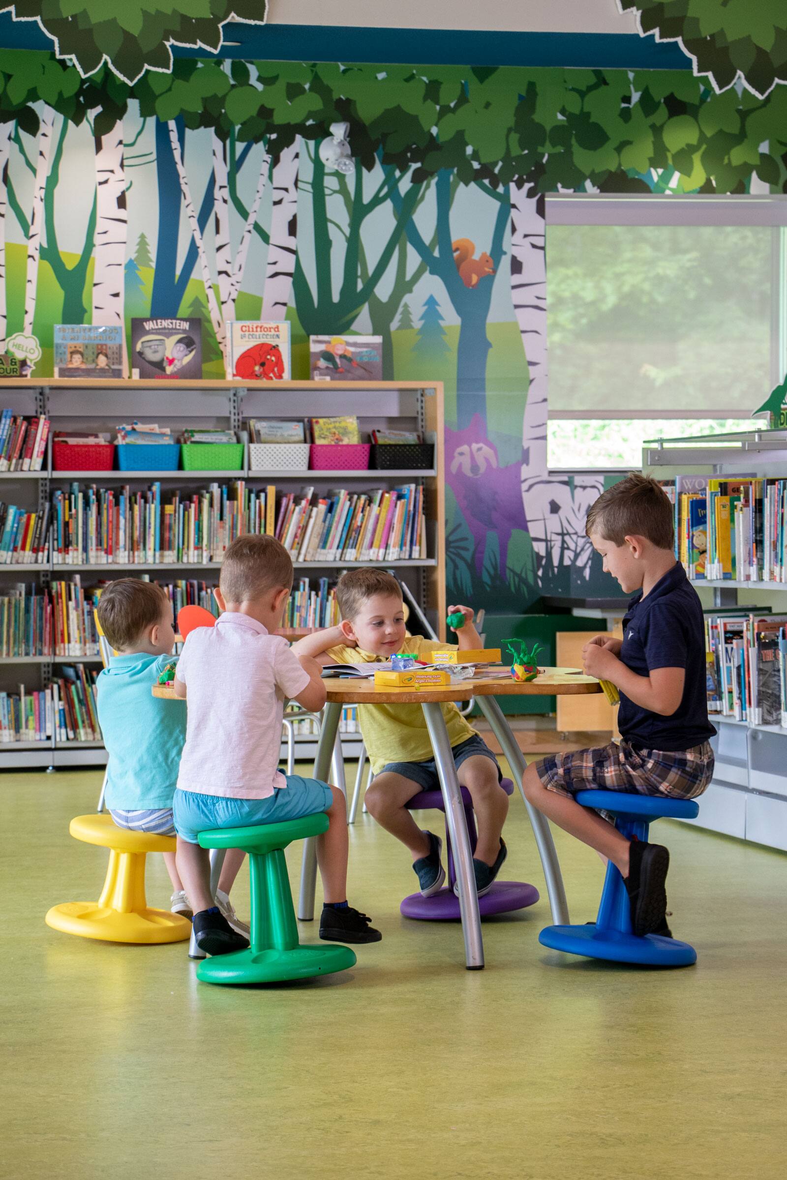 IEVET 0s A - SARRIDI d HELLO A t JUE VALENSTEIN Clifford e PES D Wo DE Ir - - | I : I - |