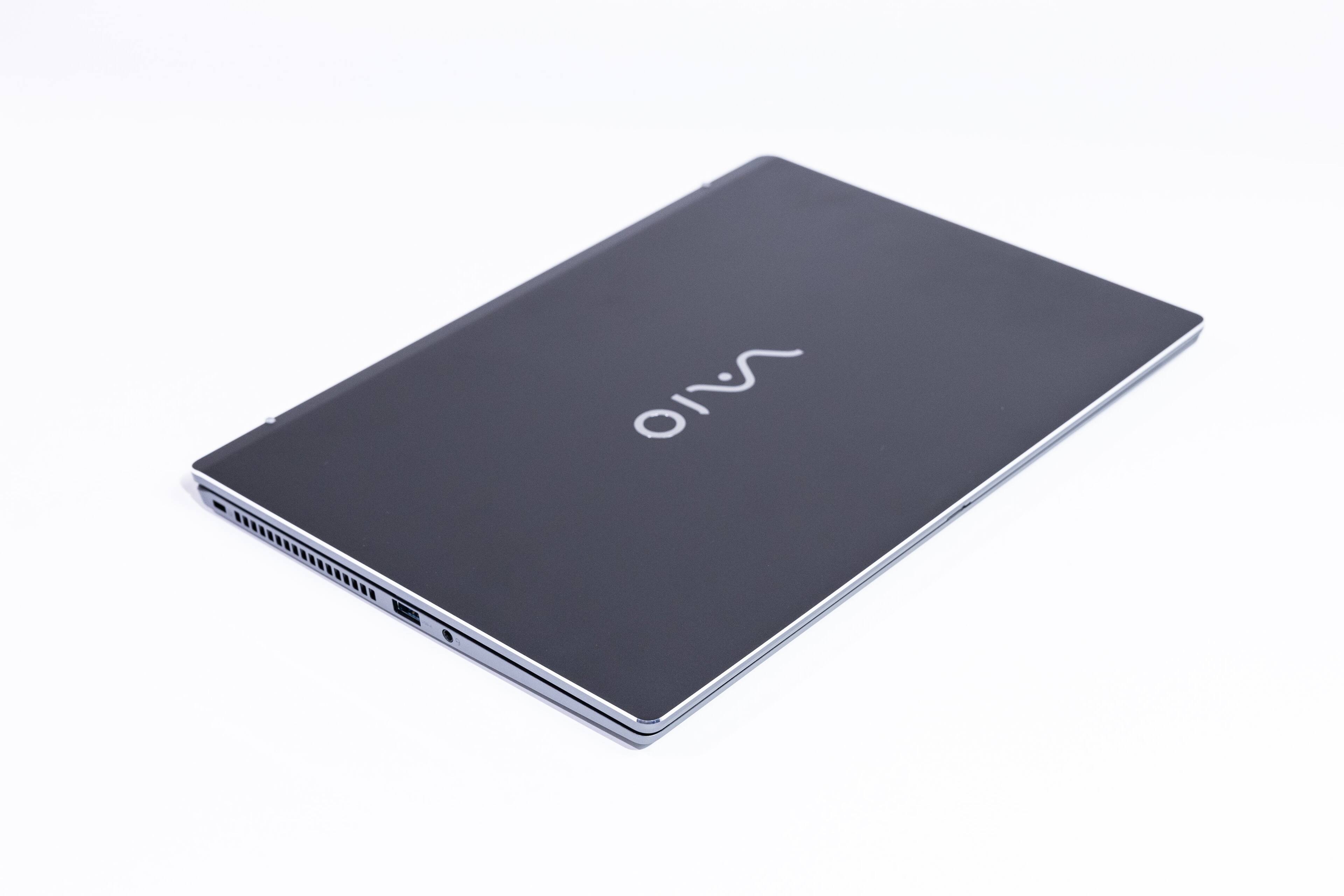 Left. VAIO - VAIO FS 14"  | Intel® Core™ Ultra 7 | 32GB RAM | 2TB SSD |  Aluminum Chassis | - GRAY.