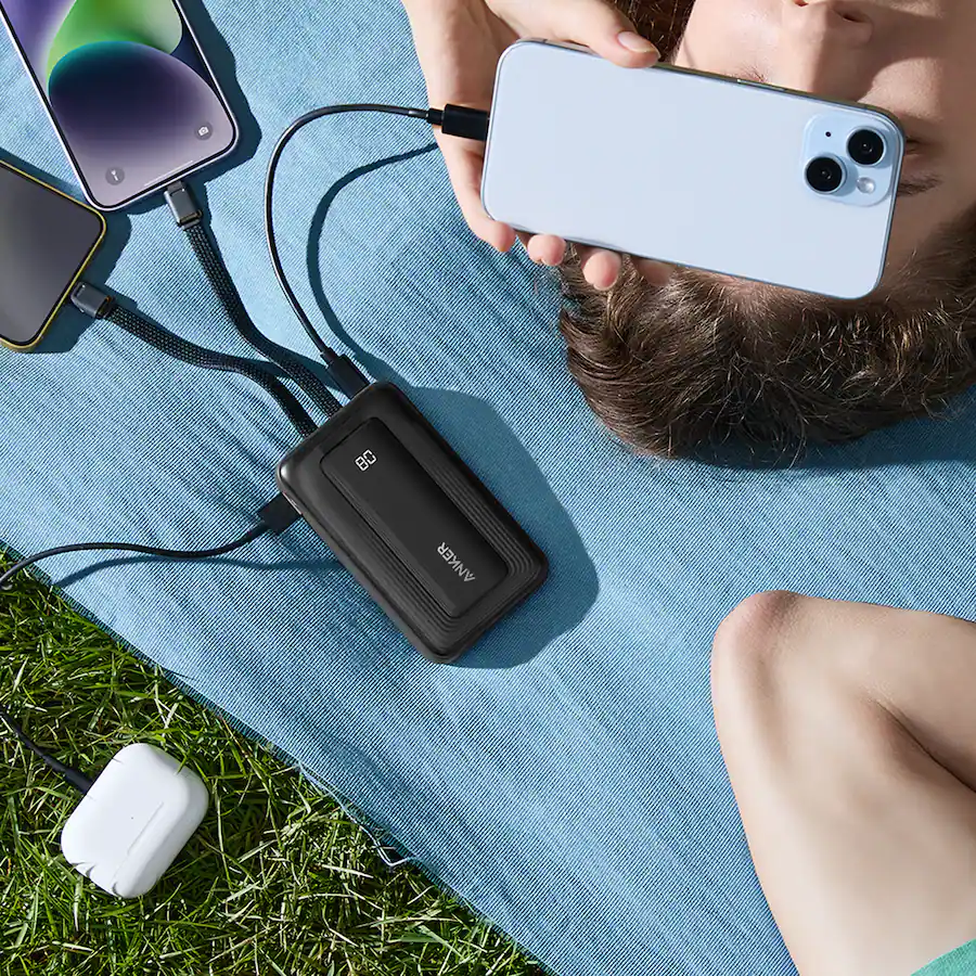 Anker Power Bank (10K, 30W, Built In USB C and Lightning Cable) Black ...