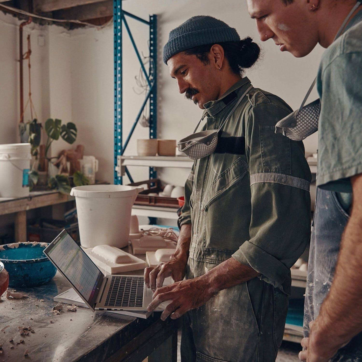 Alt View 8. HP - EliteBook 840 G10 14" WUXGA Laptop - Intel Core i7 with 32GB Memory - 1TB SSD - Thunderbolt 4 - Win 11Pro - Silver.