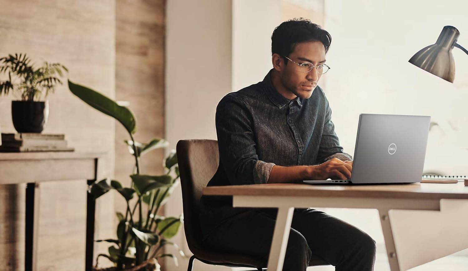 Alt View 8. Dell - Latitude 7350 2-in-1 13.3 WQXGA+ Touch Screen Laptop - Intel Core Ultra 5 with 16GB Memory - 1TB SSD - Windows 11 Pro - Gray.