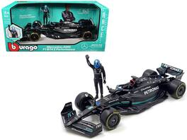 Bburago - Mercedes-AMG W14 E Performance #63 George Russell Petronas Formula One World Championship 2023 with Driver 1/24 Diecast - Black