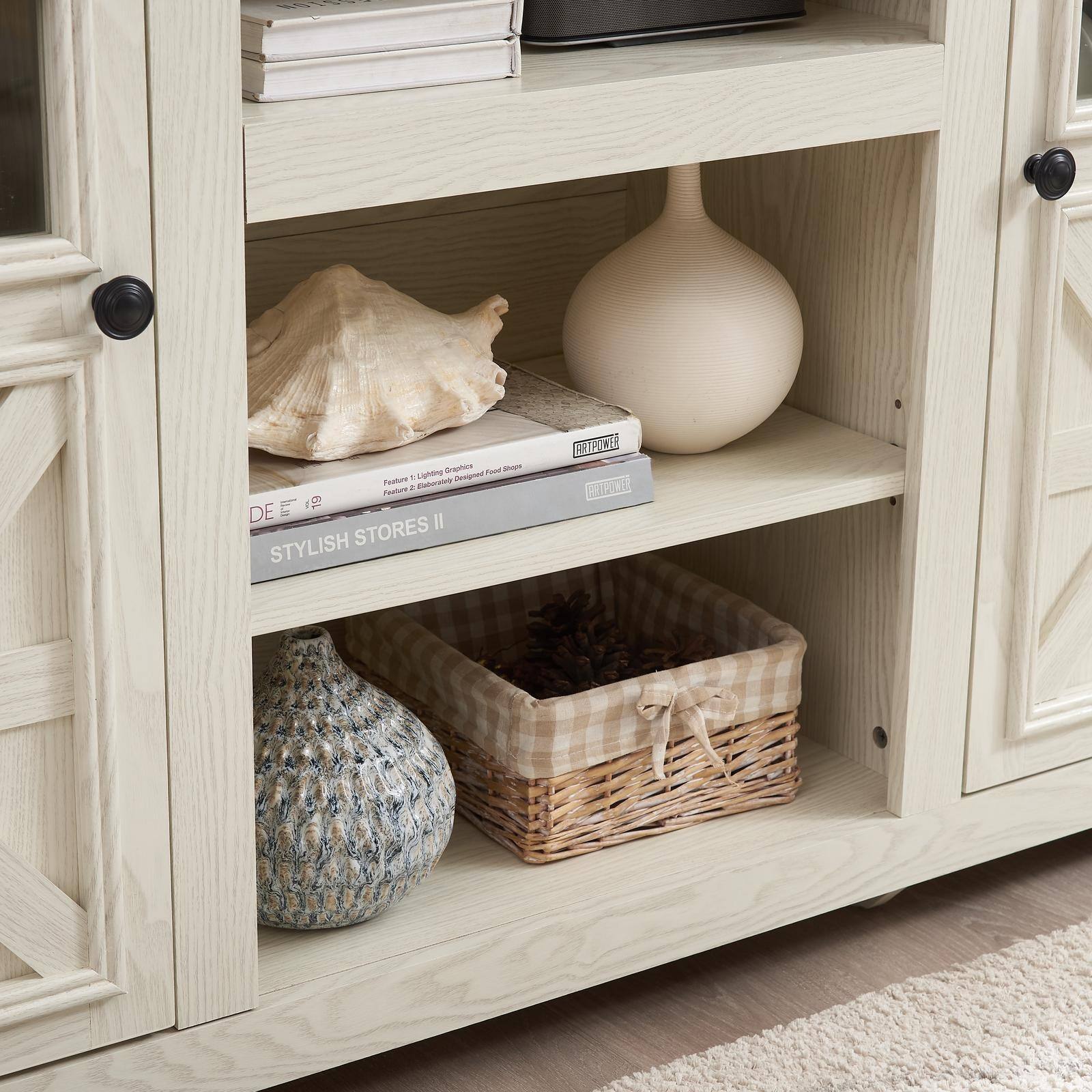 Sure, here is the corrected and grouped text from the image:

---

**DE II**

**STYLISH STORES II**

Feature: Lighting Graphics  
Feature: Elizabethan Dining Rooms  
Feature: Food Shops

---

**CRAFT POWER**

---

**CRAFT POWER**

---