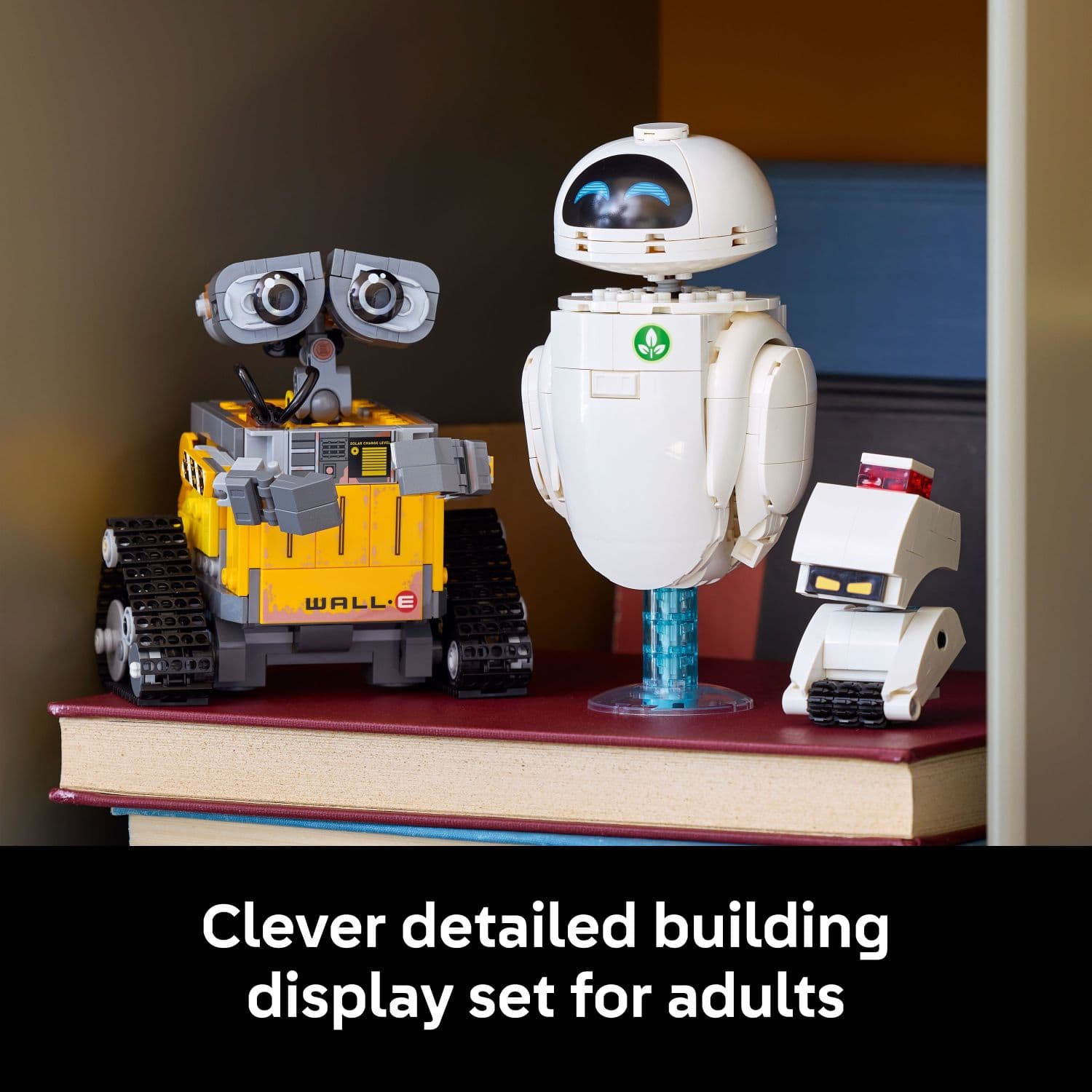Clever detailed building display set for adults