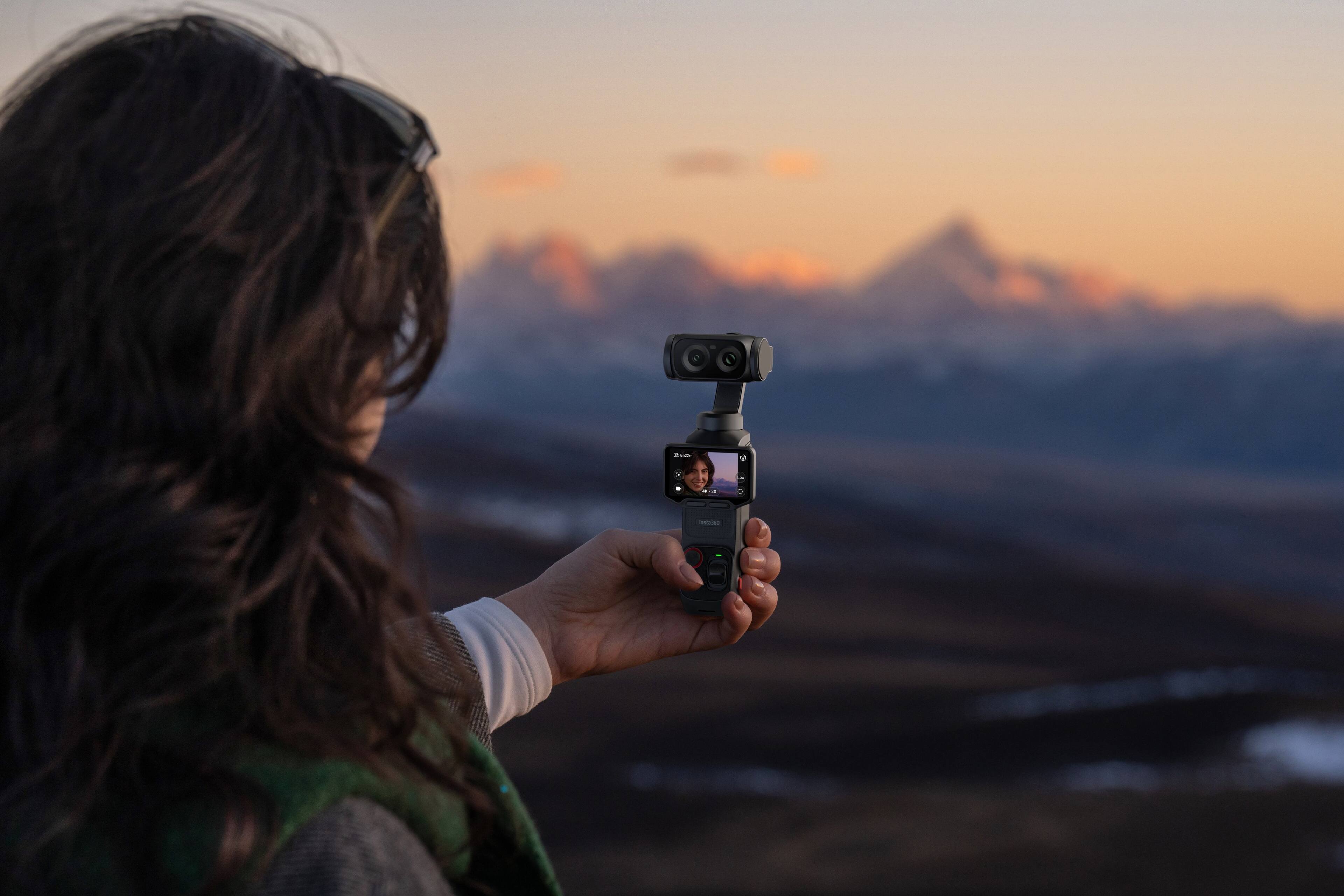 Alt View 7. Insta360 - Luna Ultra Standard Bundle - Cosmic Black.