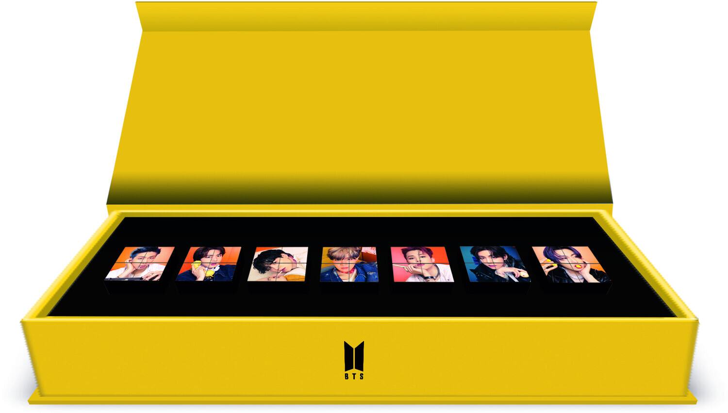 PopMarket - BTS - Butter - Keychain Cube Set, incl. 7 Keyrings, Photo Cards & Photo Stand - COLLECTIBLES - Multicolor