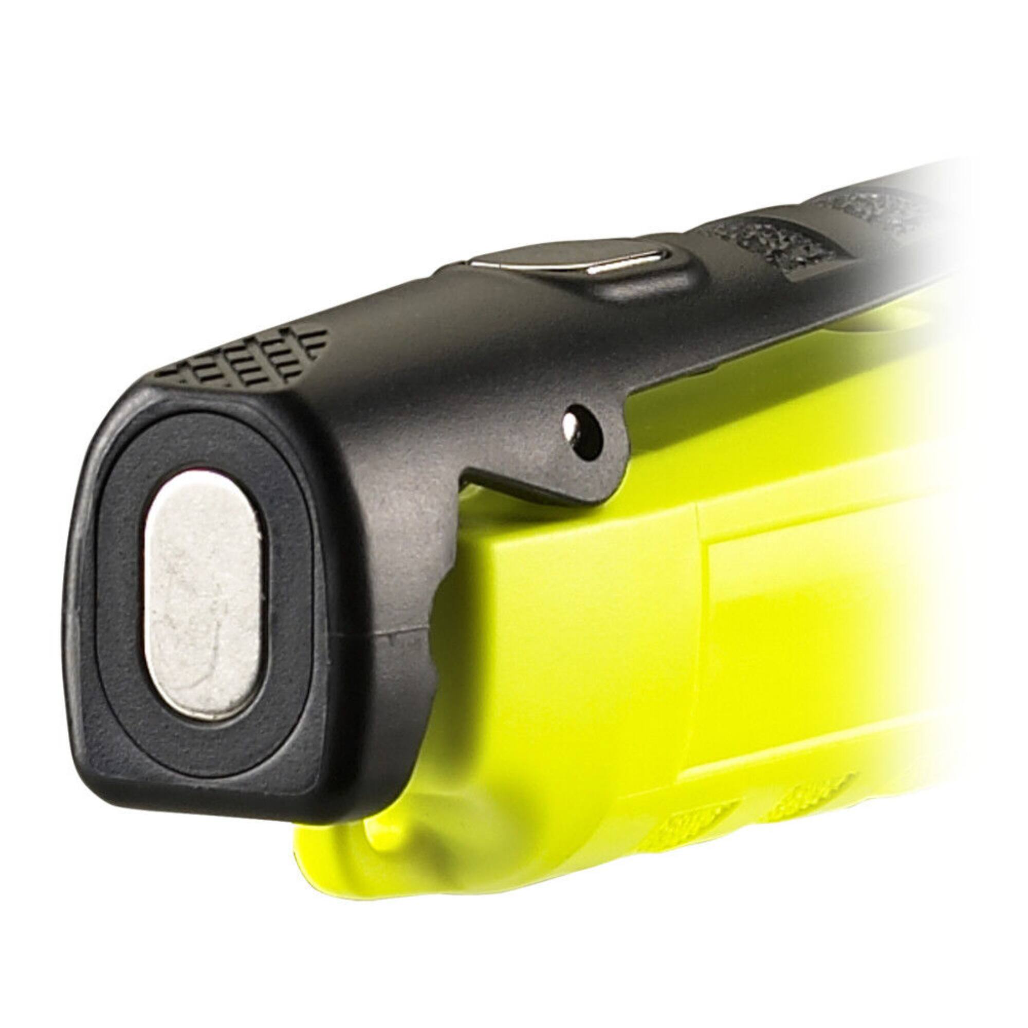 Left. Streamlight - Streamlight Dualie 3AA Magnet with Alkaline batteries and lanyard - Box - Yellow - Yellow.