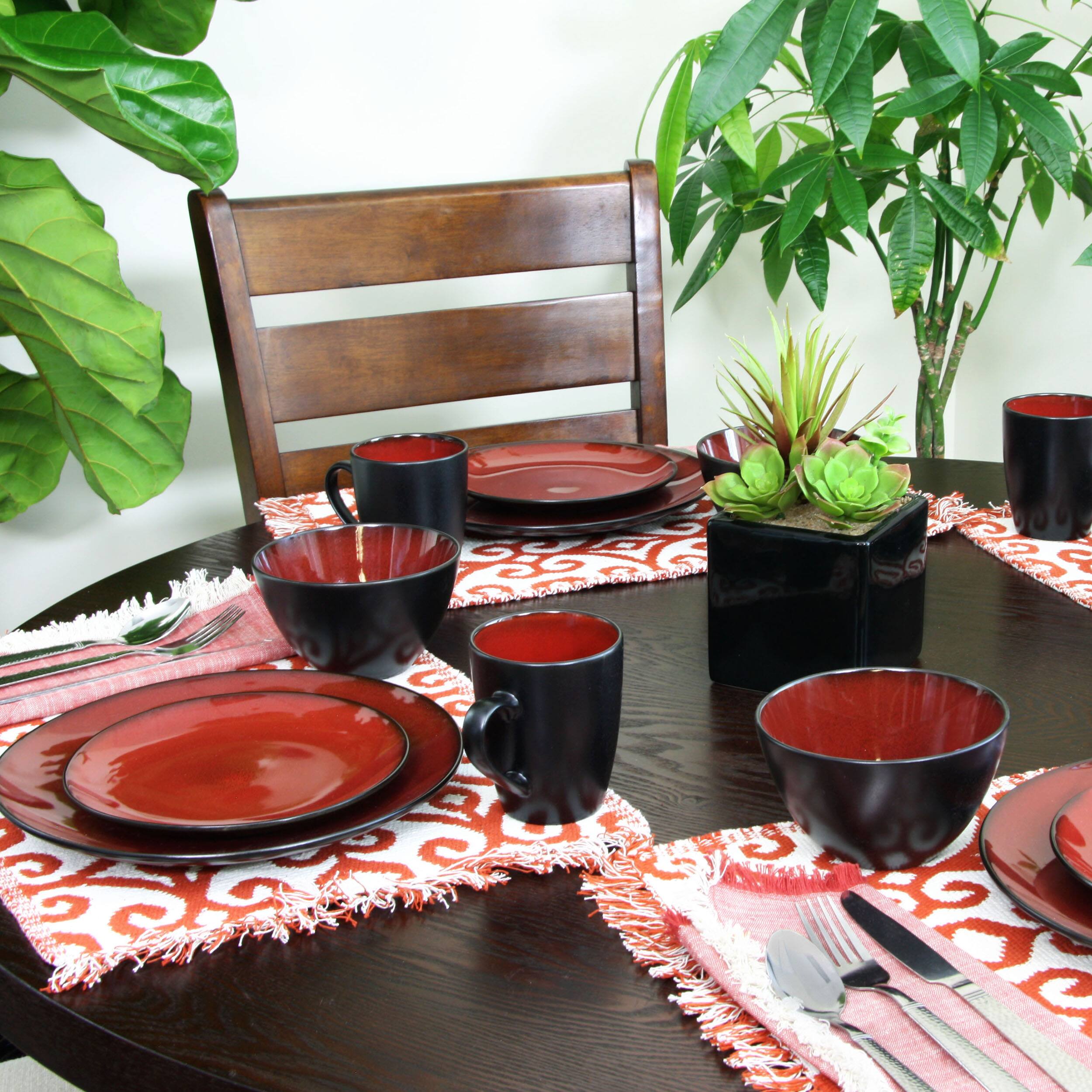 The text on the image is:

"noe pio UR 0"