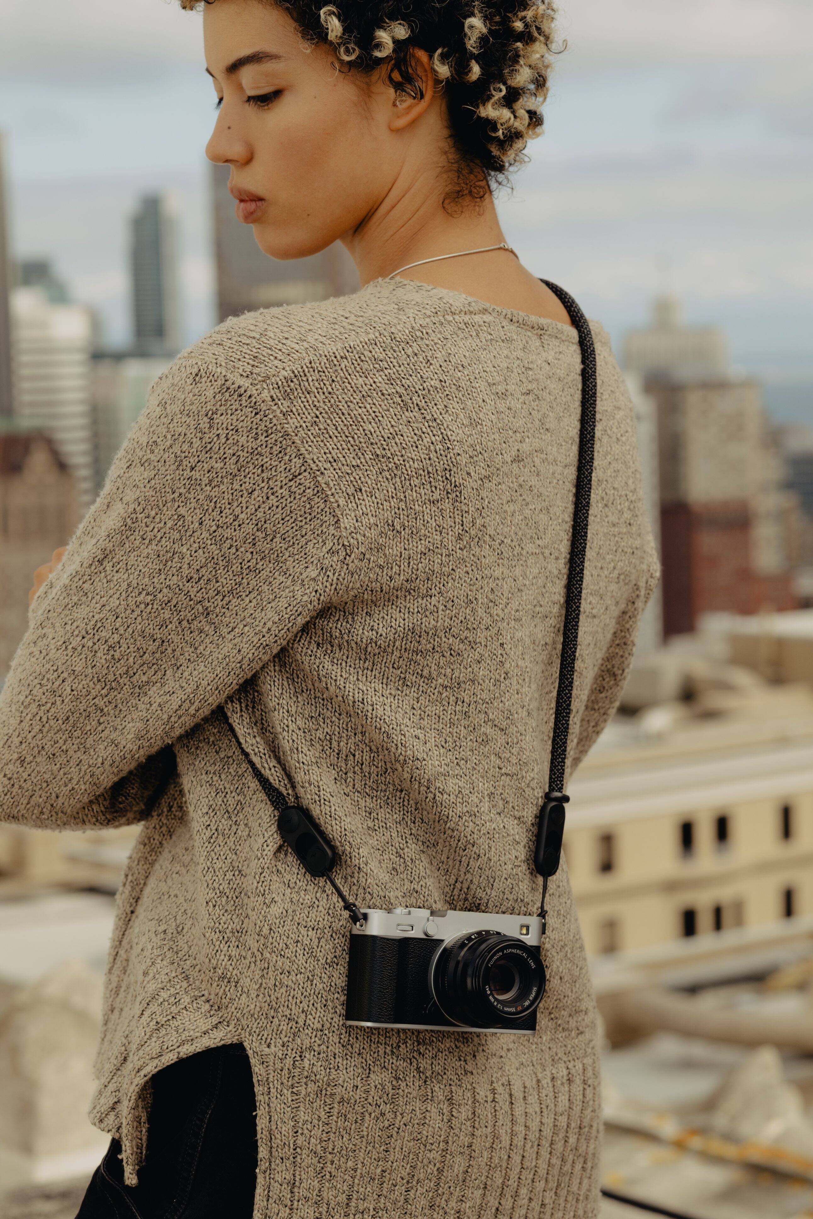 Left. Peak Design - Form Rope Camera Strap Short Black - Black.