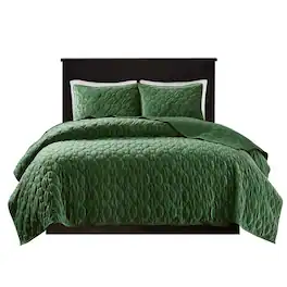 Gracie Mills - Gayle 3-Piece Casual Geometric Velvet Quilt Set - Green