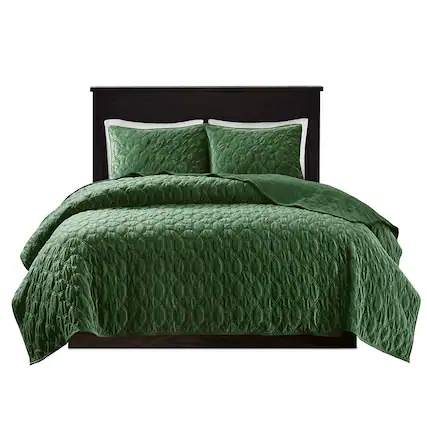 Front. Gracie Mills - Gracie Mills Gayle 3-Piece Casual Geometric Velvet Quilt Set - Green.