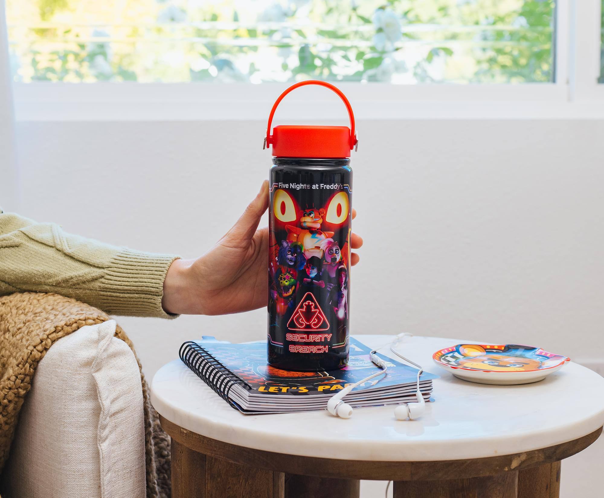 Five Nights at Freddy's  
0  
SECURITY BREACH  
LET'S PARO