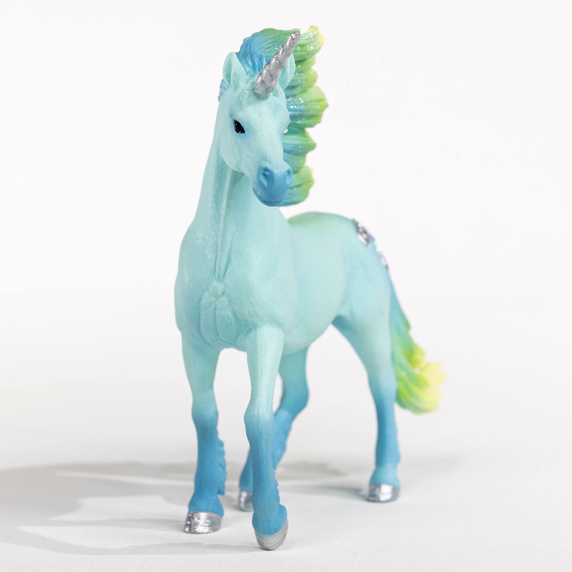 Angle. Schleich - Bayala: Marshmallow Unicorn Stallion.