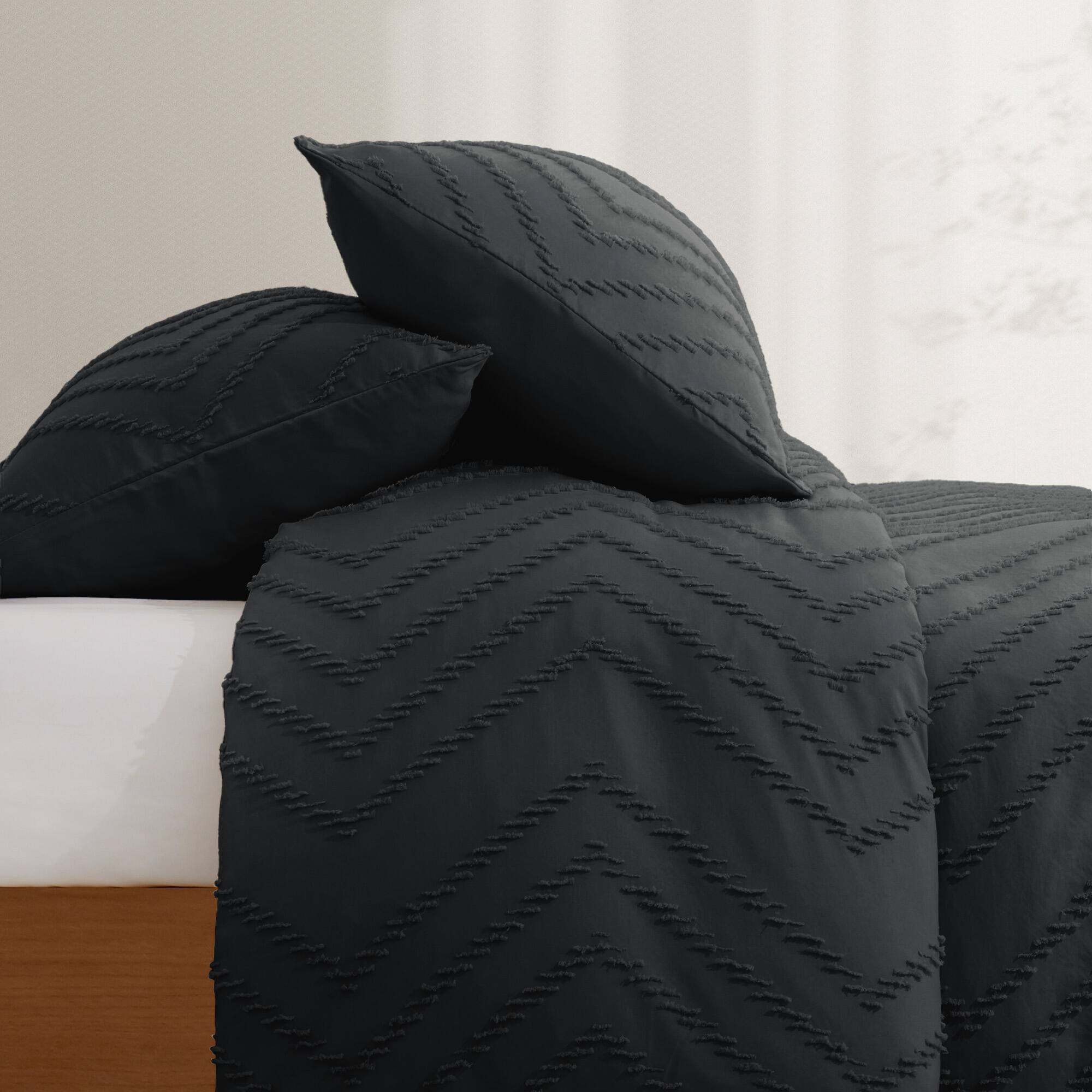 Angle. Peace Nest - Peace Nest Tufted Clipped Jacquard Geometric Duvet Cover & Pillowcase Set - Wave Black.