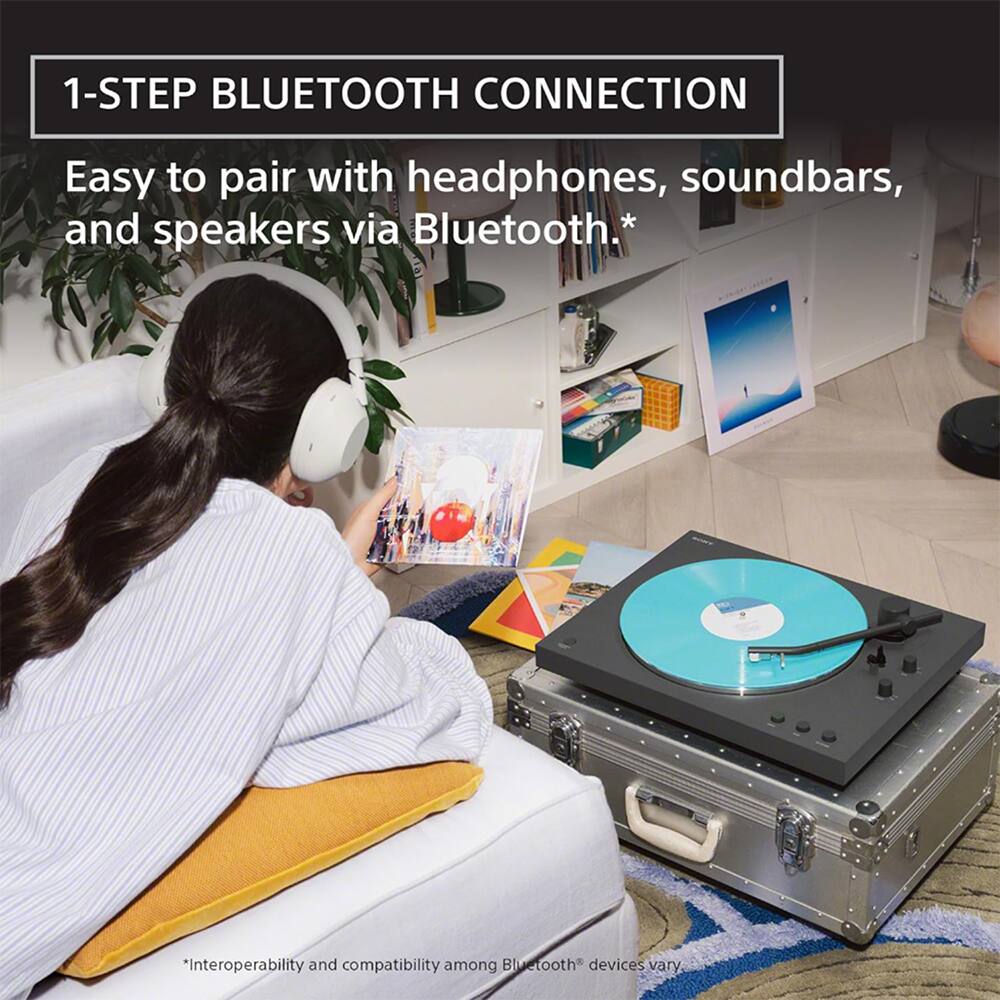 1-STEP BLUETOOTH CONNECTION  
Easy to pair with headphones, soundbars, and speakers via Bluetooth.*  
*Interoperability and compatibility among Bluetooth devices vary.