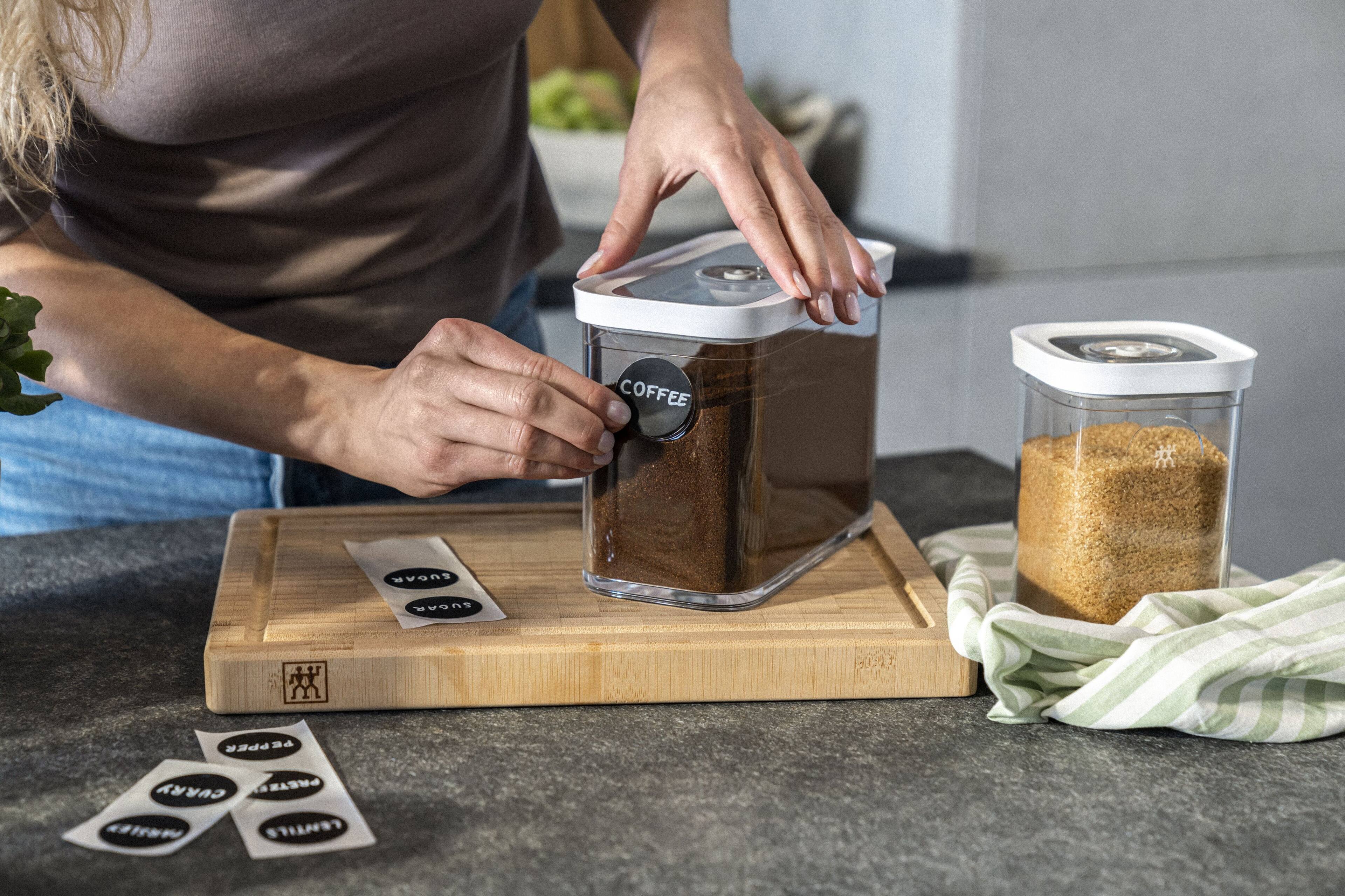 COFFEE  
SUGAR  
PEPPER  
CURRY  
PRETZEL  
411SN  
renure