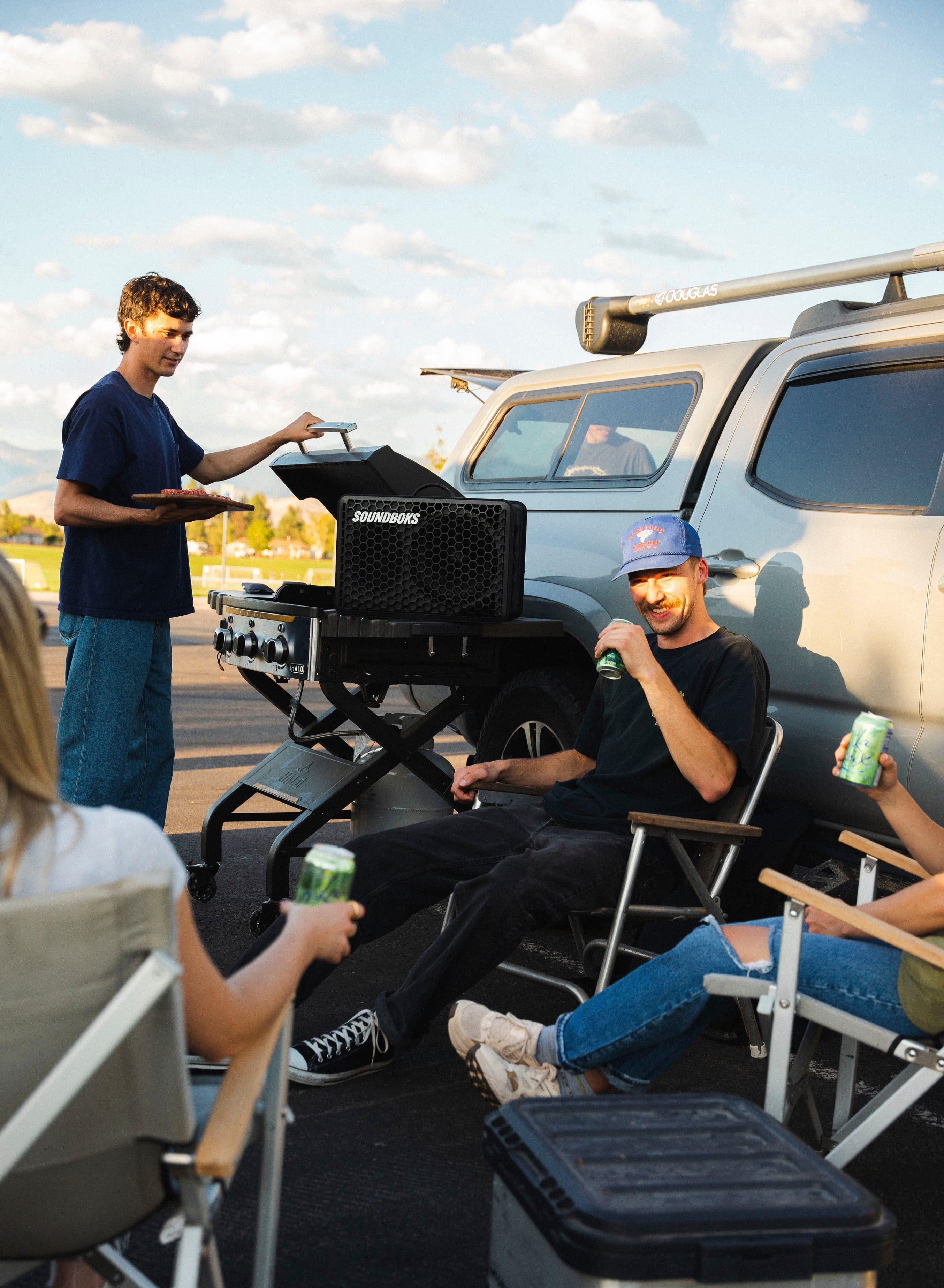 The text on the image reads "GOOGLE SOUNDBOKS P 4 P W."