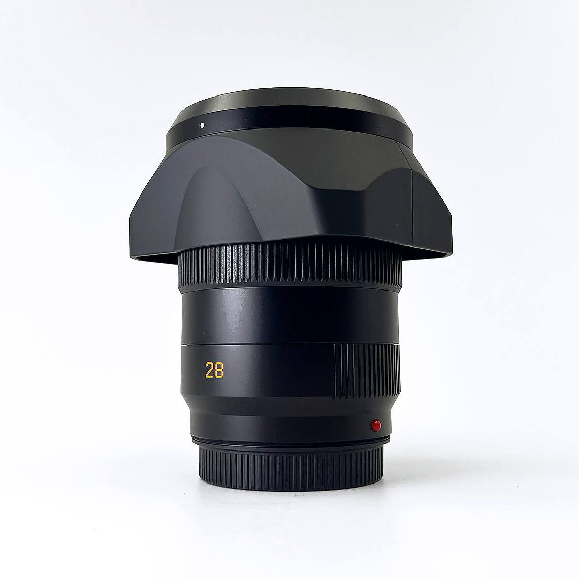 Alt View 4. Leica - Leica APO-Summicron-SL 28mm f/2 Aspherical Lens - Black.