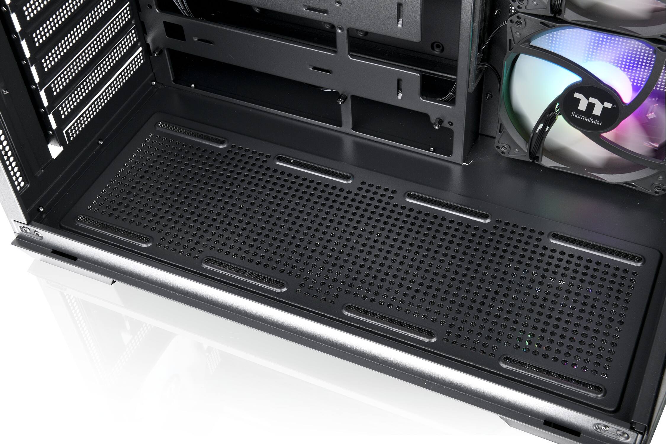 The text on the image reads "thermaltake HNG."