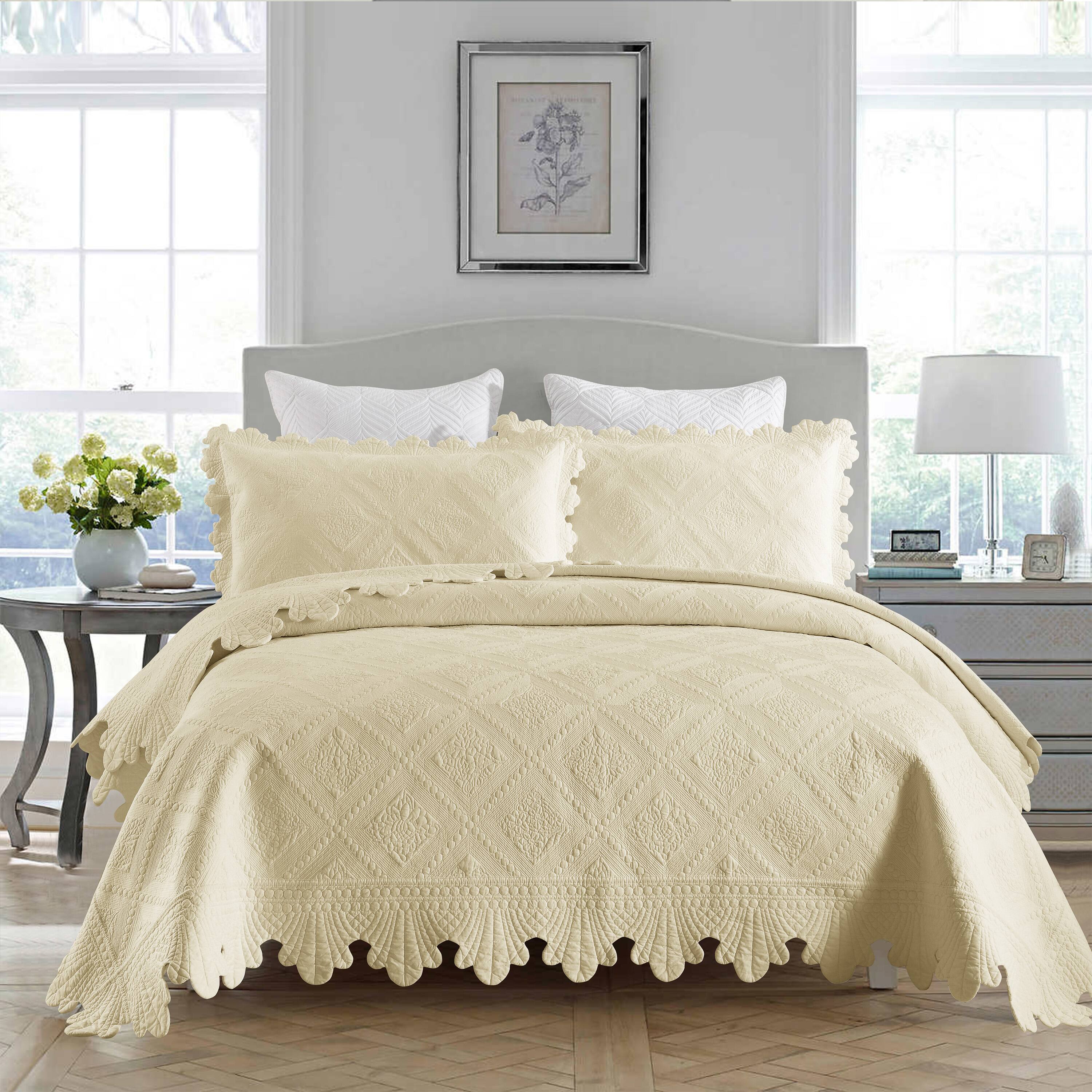 Angle. MarCielo - Marcielo 3 Piece 100% Cotton Oversized Bedspread Lightweight Quilt Bedspread Set - Beige Khaki.