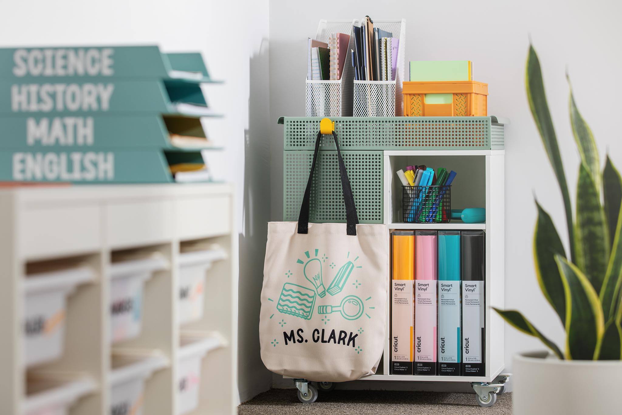 SCIENCE HISTORY MATH ENGLISH
MS. CLARK
Smart Vinyl
cricut